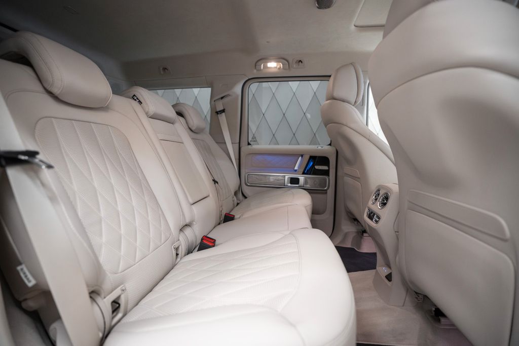 G 63 AMG 2026 GOLD/BEIGE - Bild 17