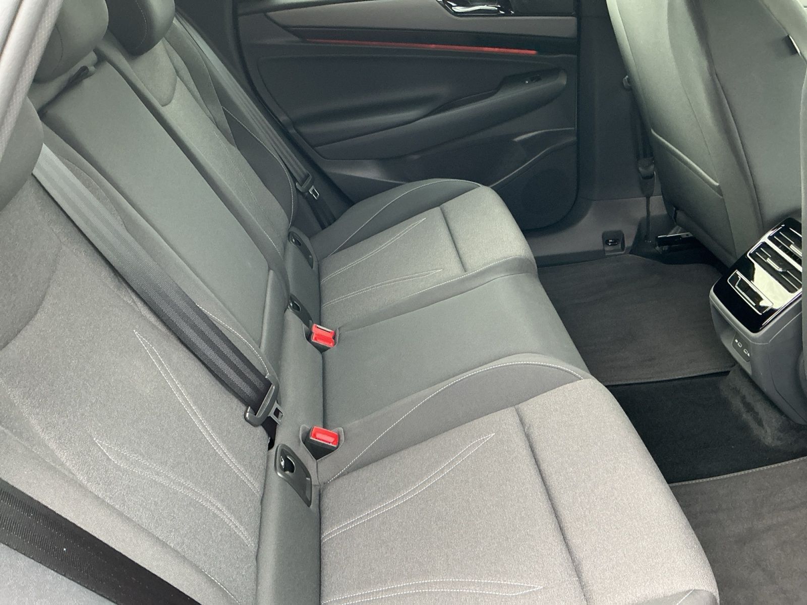 Volkswagen ID.7 Tourer PRO MATRIX NAV AHK ACC WäPu HuD 360° foto 16
