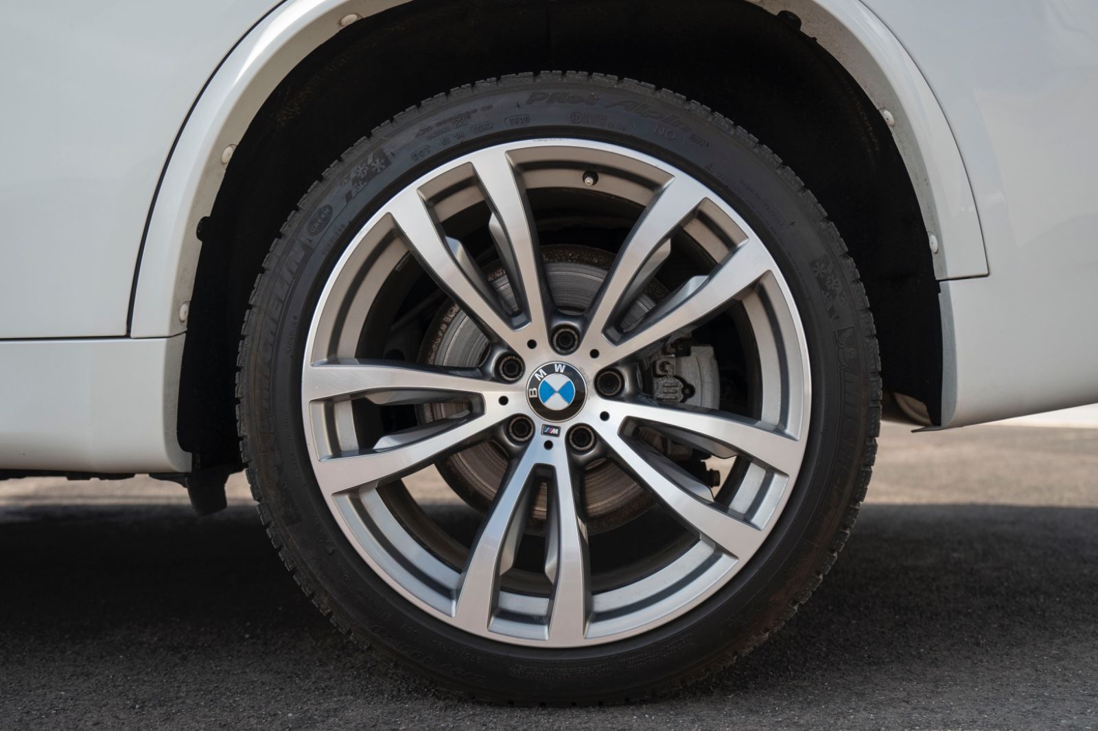 Fahrzeugabbildung BMW X5 XDrive 35d M-SPORTPAKET H&K HUD 360° CARPLAY