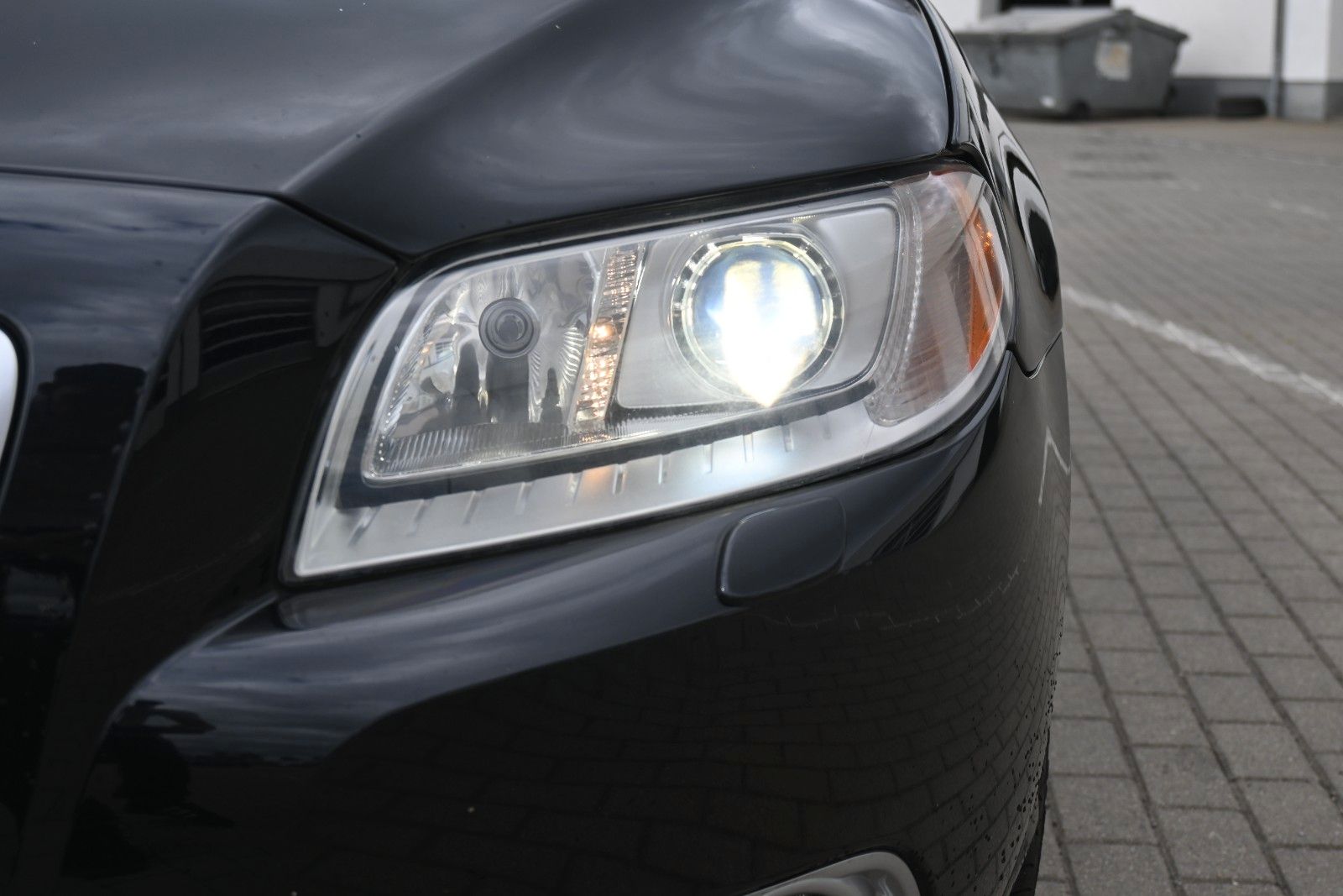 Fahrzeugabbildung Volvo V70 2.4 Autom. Edition R-Design*Xenon*
