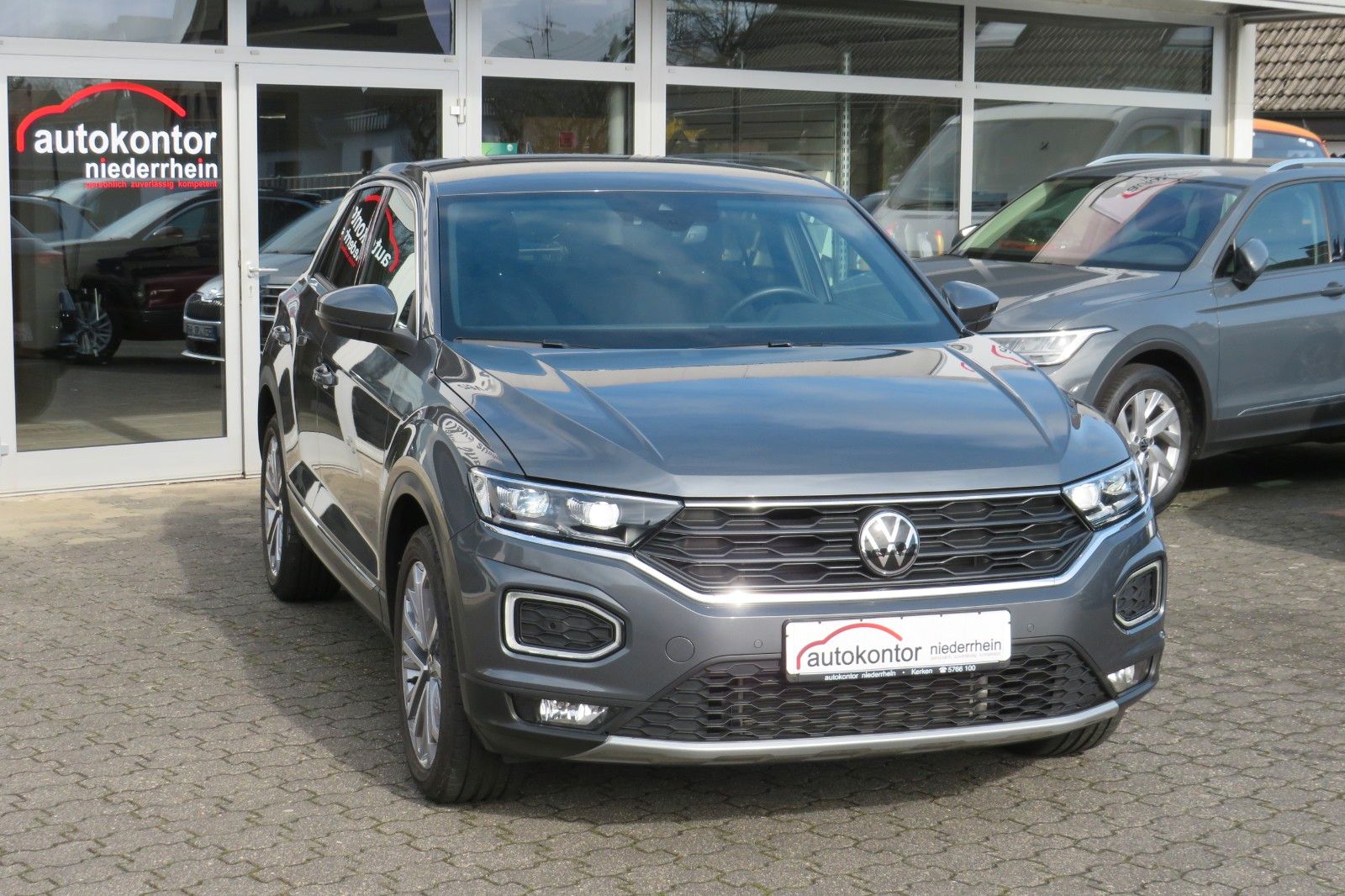Fahrzeugabbildung Volkswagen T-Roc SPORT/R-LINE ACC KAMERA SITZH. 18`NAVI 1H