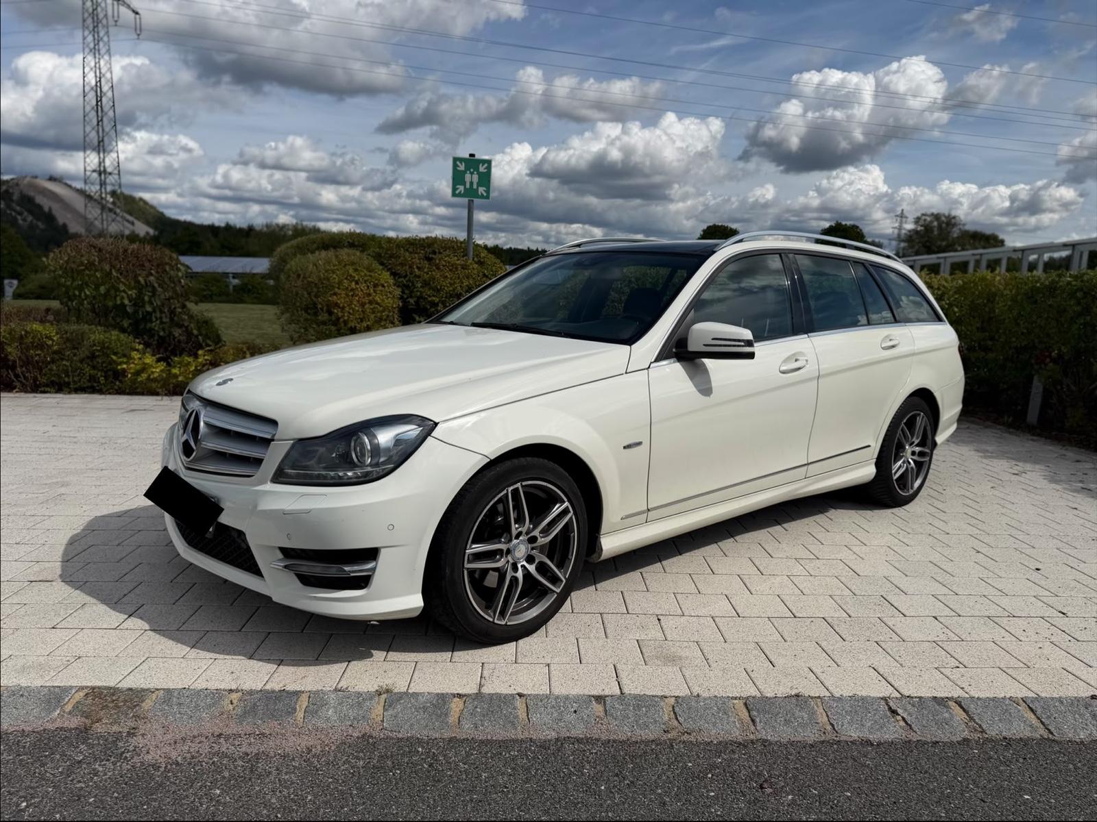 Mercedes-Benz C220 2012 — interior