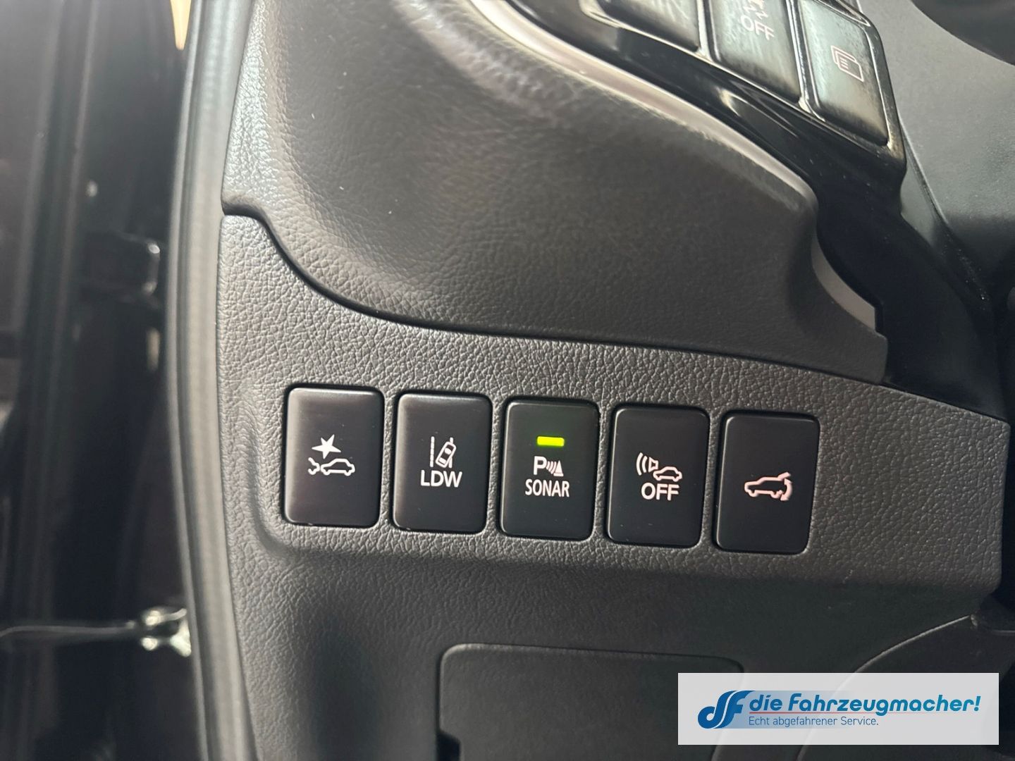 Fahrzeugabbildung Mitsubishi Outlander PHEV Plus 4WD StandHZG LED ACC El. Hec