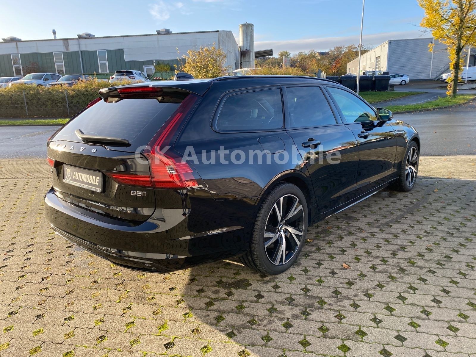 Fahrzeugabbildung Volvo V90 B5 Ultimate Dark AWD/BLIS/Pano/Head-Up/AHK