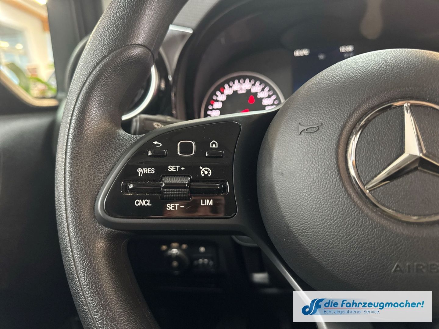 Fahrzeugabbildung Mercedes-Benz Citan Kombi 113 Tourer AHK DAB SHZ Totwi Spur.Ve