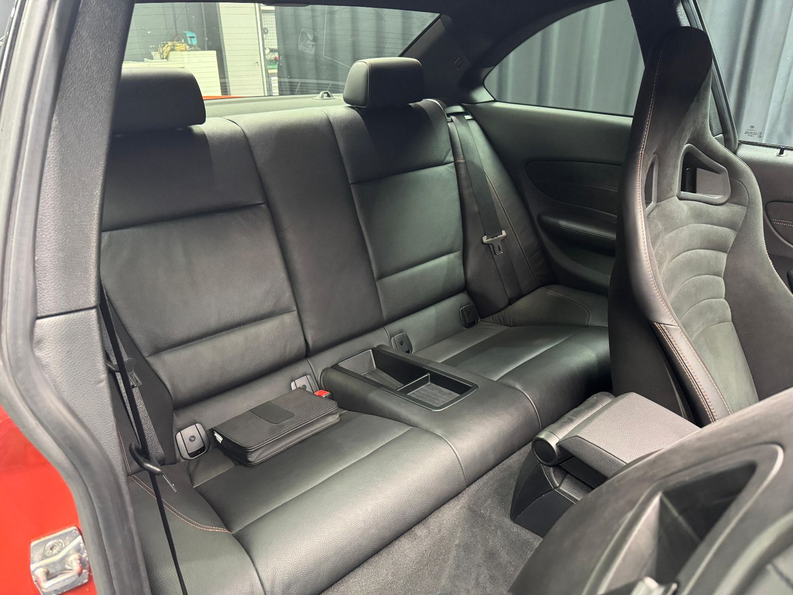 Fahrzeugabbildung BMW 1er M Coupe|H&K|AKRA|PERFORMANCE SITZE|DREXLER|