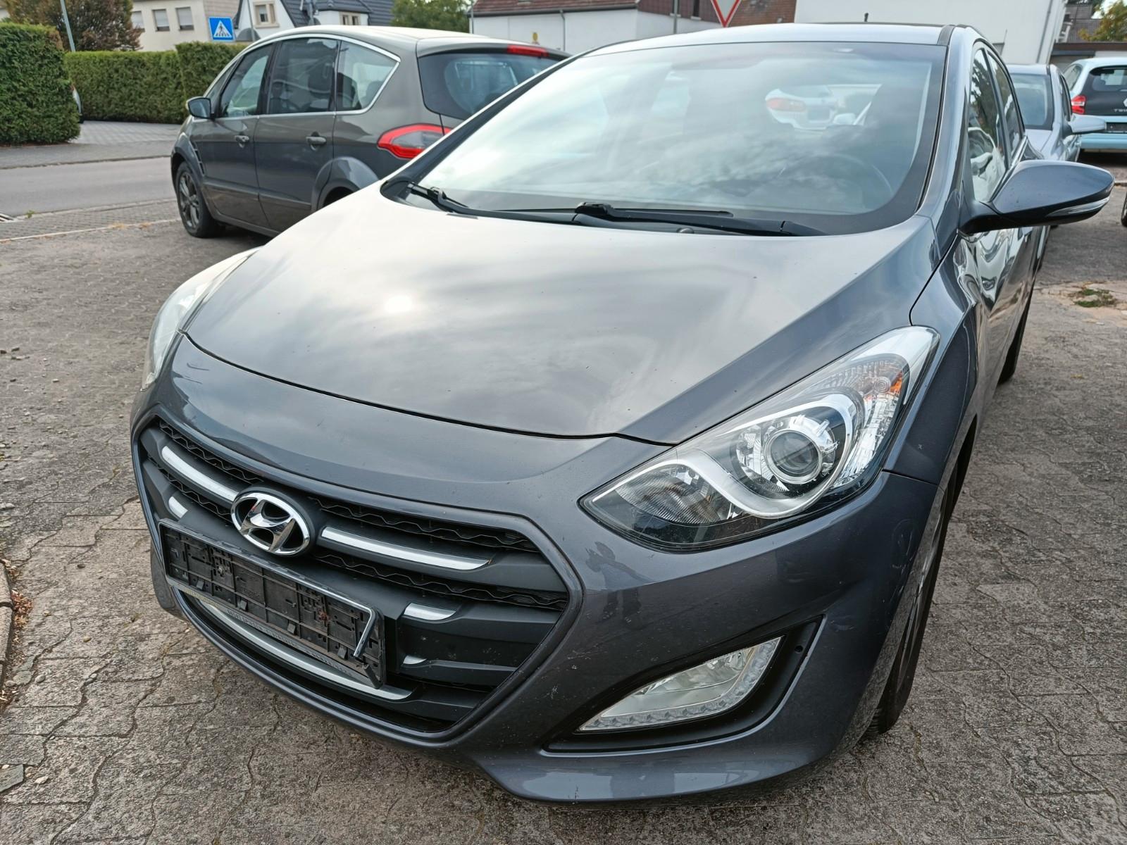 Hyundai i30 blue 1.6 CRDI Trend