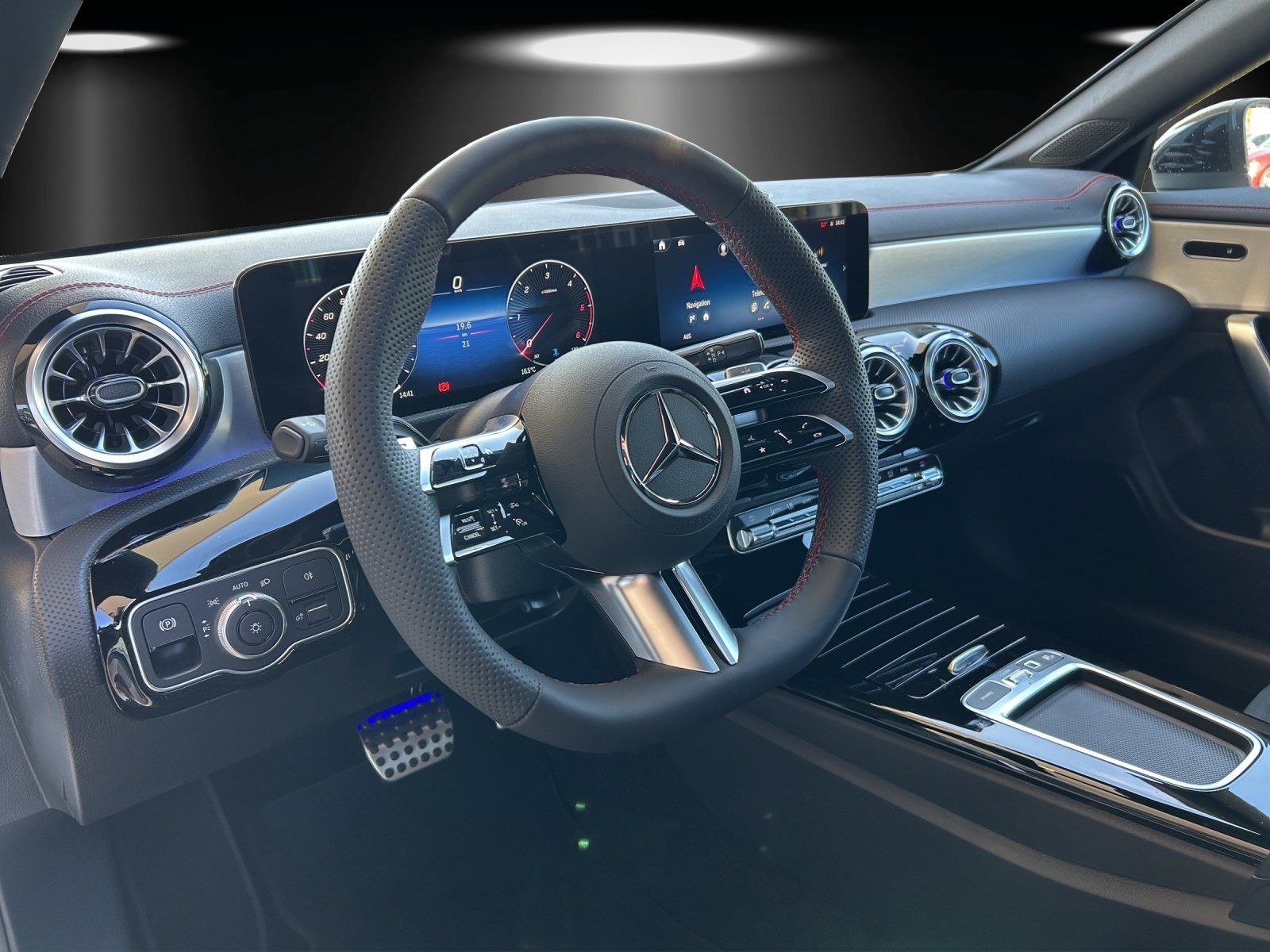 Fahrzeugabbildung Mercedes-Benz CLA 200 d Shooting Brake AMG Distronic PANO 360°