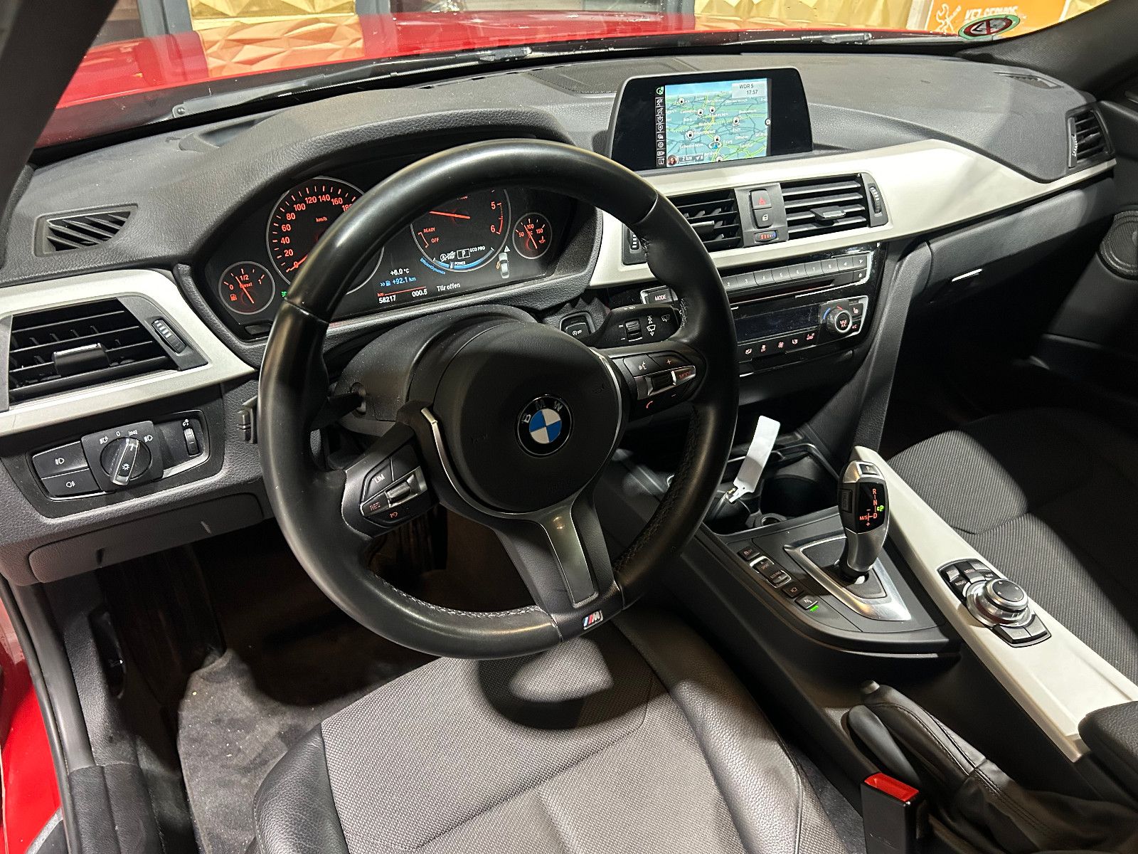 Fahrzeugabbildung BMW 320d SPORT/LEDER/ Advantag/360°/HEAD-UP/AUTOMATI