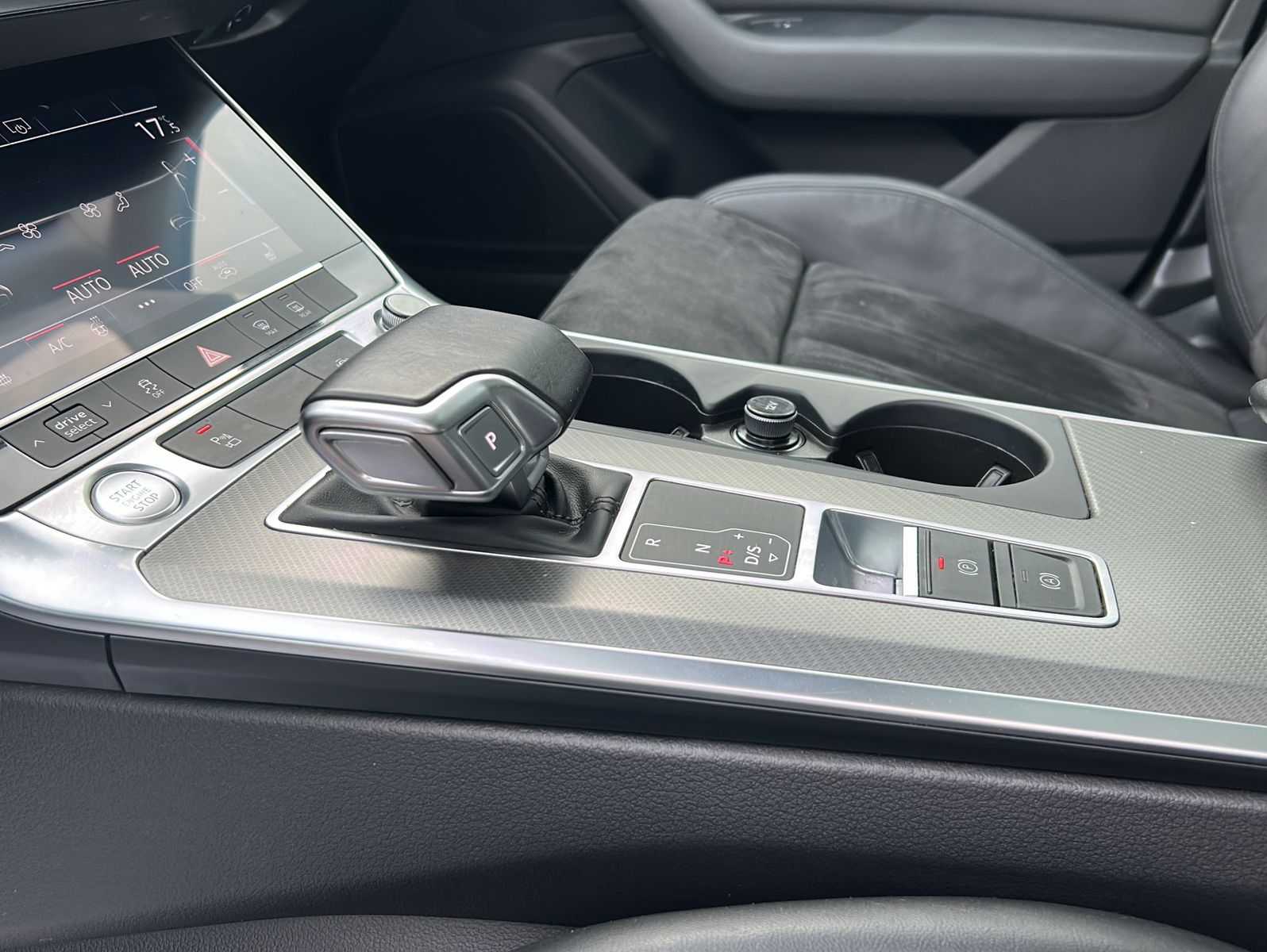 Fahrzeugabbildung Audi A6 Avant 45 TDI quattro SPORT
