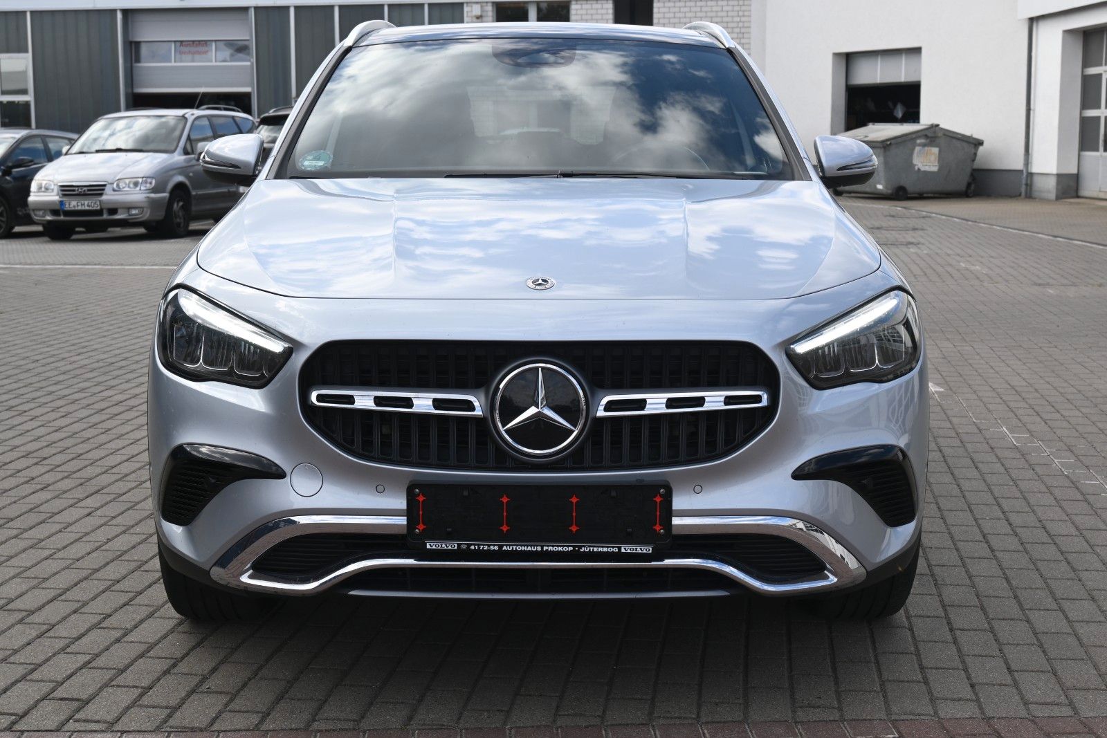 Fahrzeugabbildung Mercedes-Benz GLA 200 DKG Progressive*PANO*CAM*Totw.*AHK