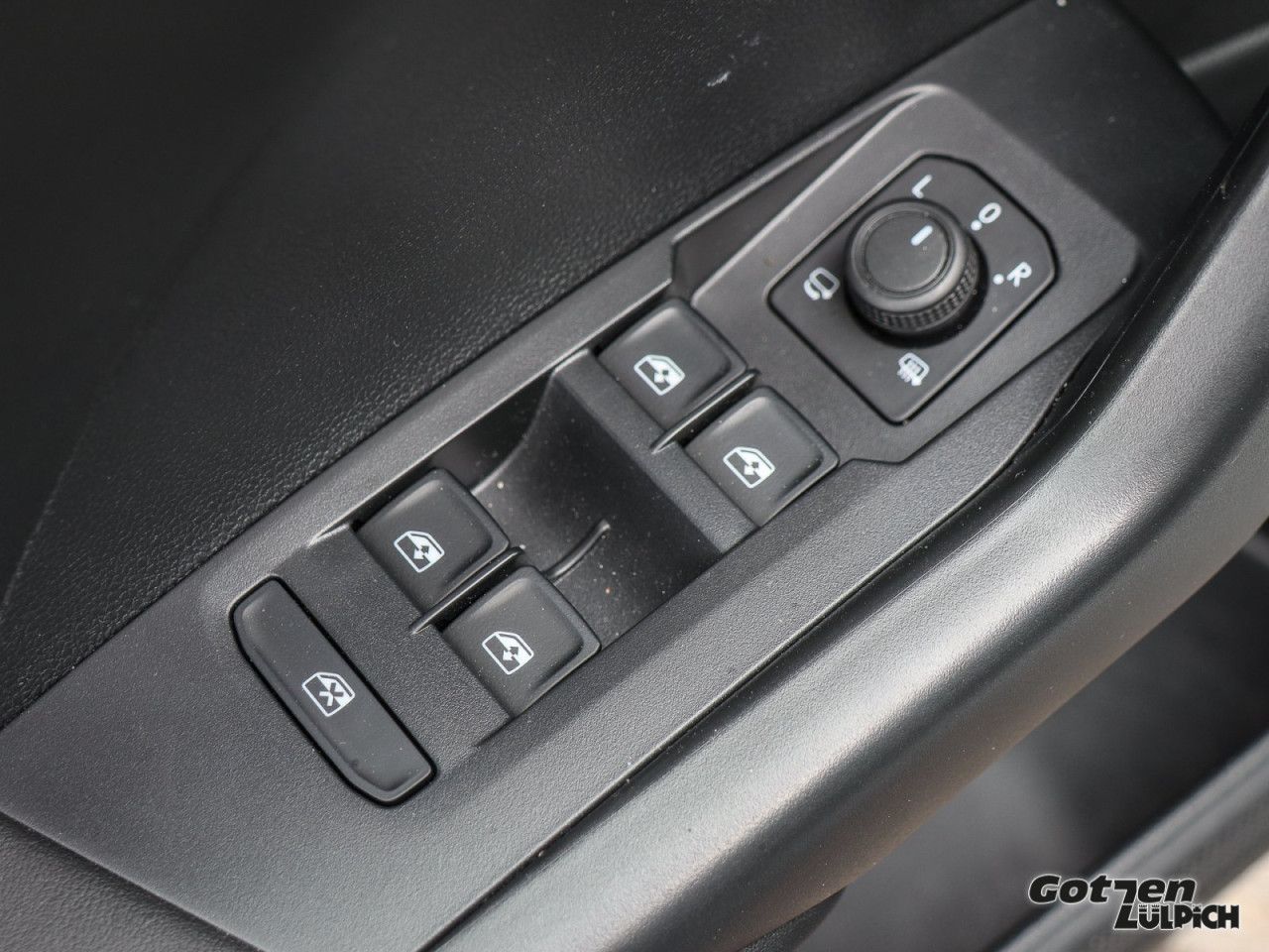 Fahrzeugabbildung Volkswagen T-Cross 1.0 TSI Life Navi ACC DSG IQ.DRIVE AHK