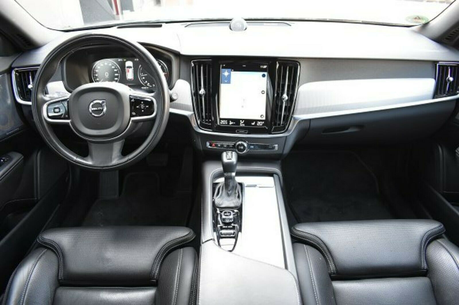 Fahrzeugabbildung Volvo V90*D5*Inscription*PANO*B&W*LED*NAVI*Mietkauf