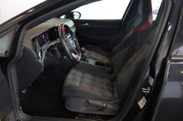 Volkswagen Golf VIII GTI 2.0 TSI AID+LED+CARPLAY+AMBIENT