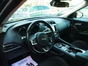Jaguar F-Pace - 9