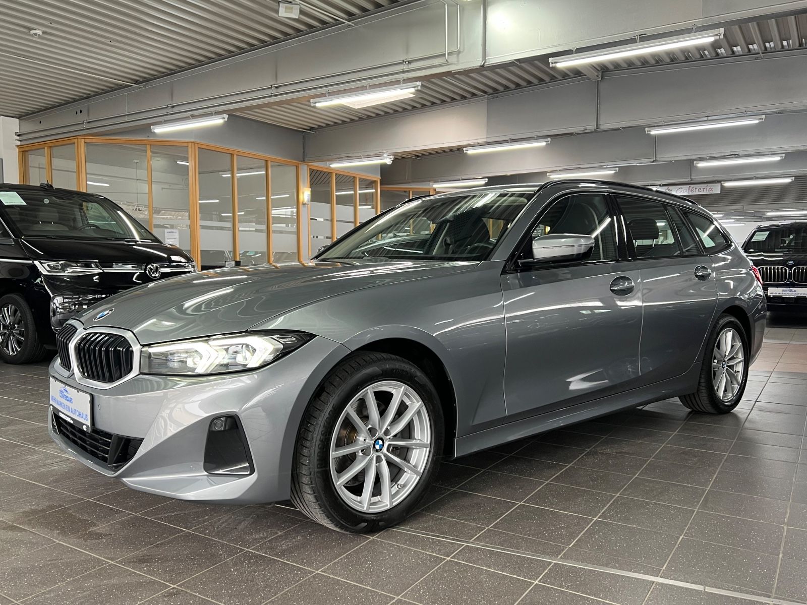 BMW 320d Touring xDrive III Driving Assistant III foto 6
