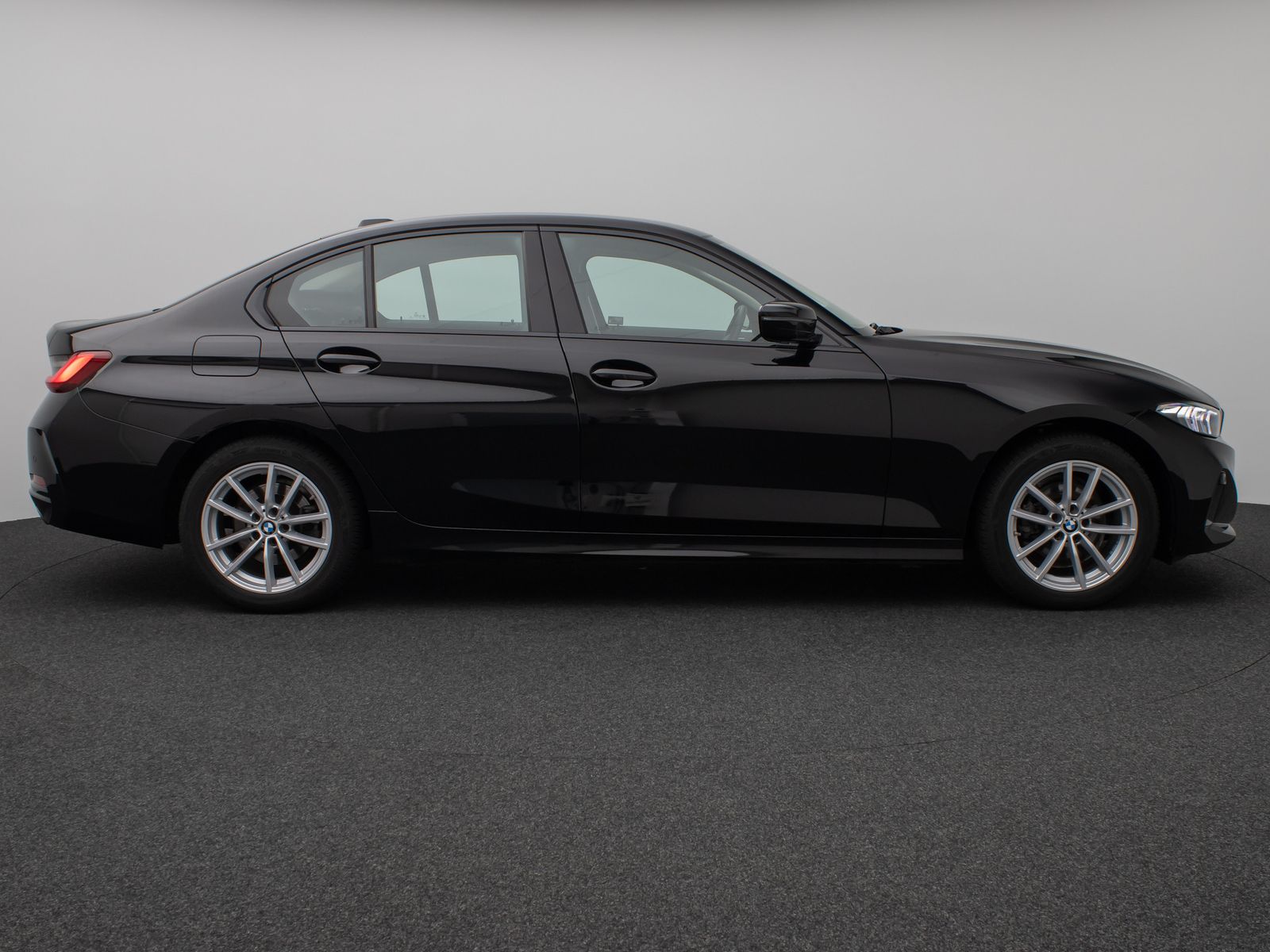 Fahrzeugabbildung BMW 318i DAB PDC Widscreen Geschwindigkeitsreg LED