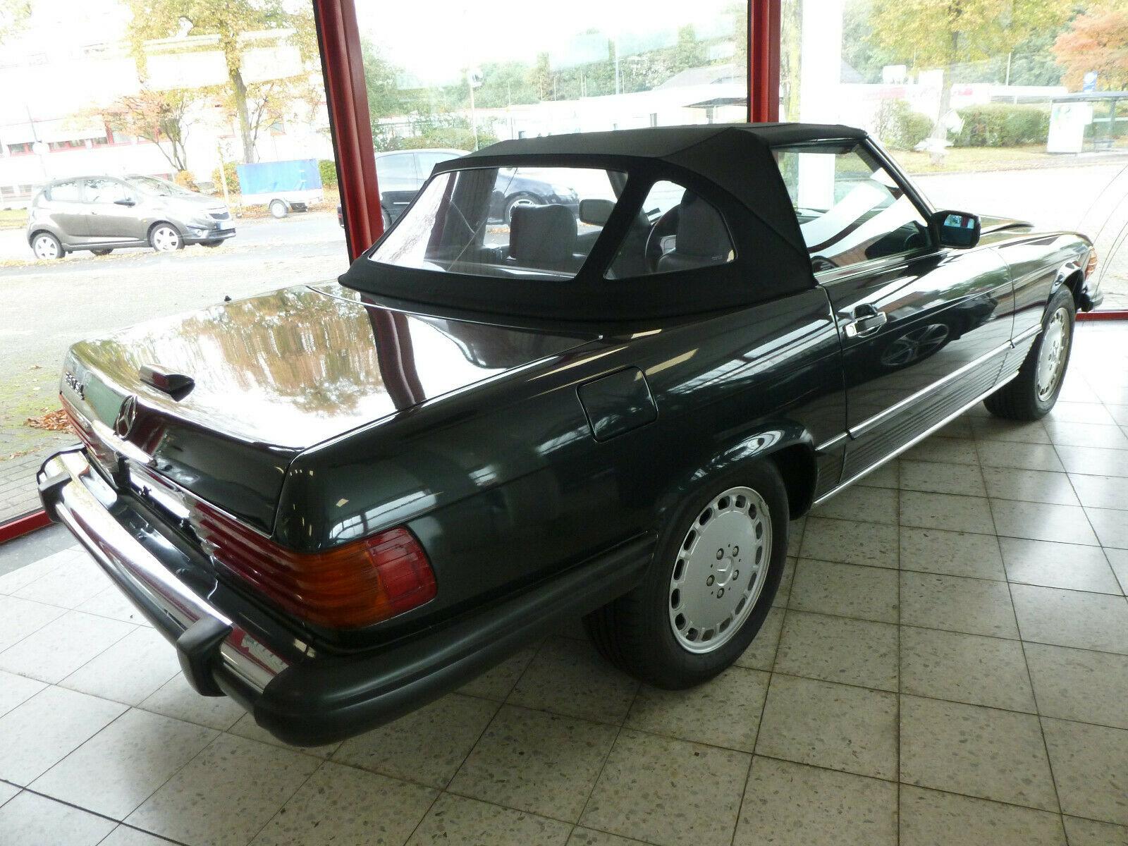 Mercedes-Benz 560 SL