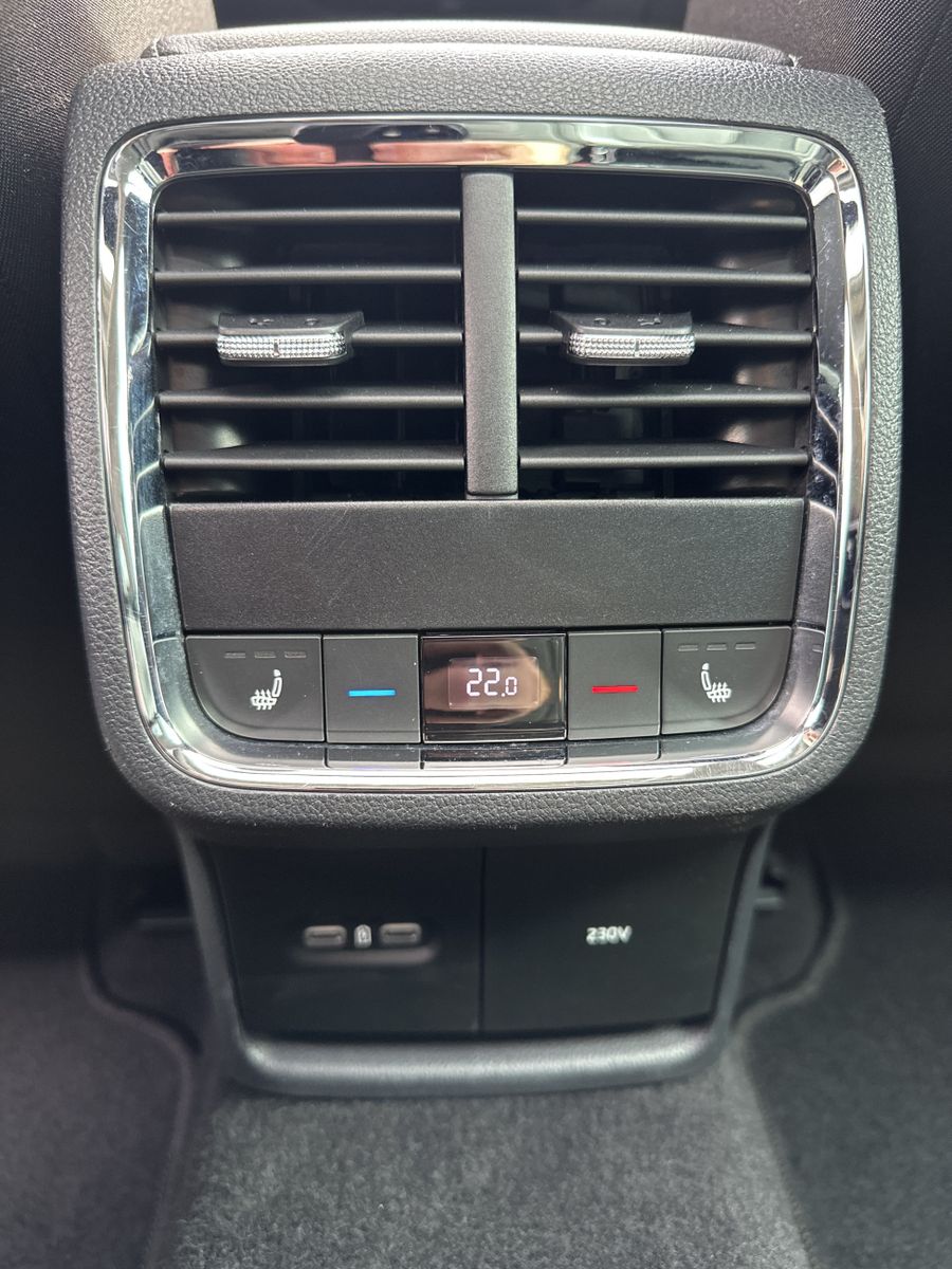 Fahrzeugabbildung SKODA Octavia Combi First Edition NAV+LED+PANO+LHZG+VC