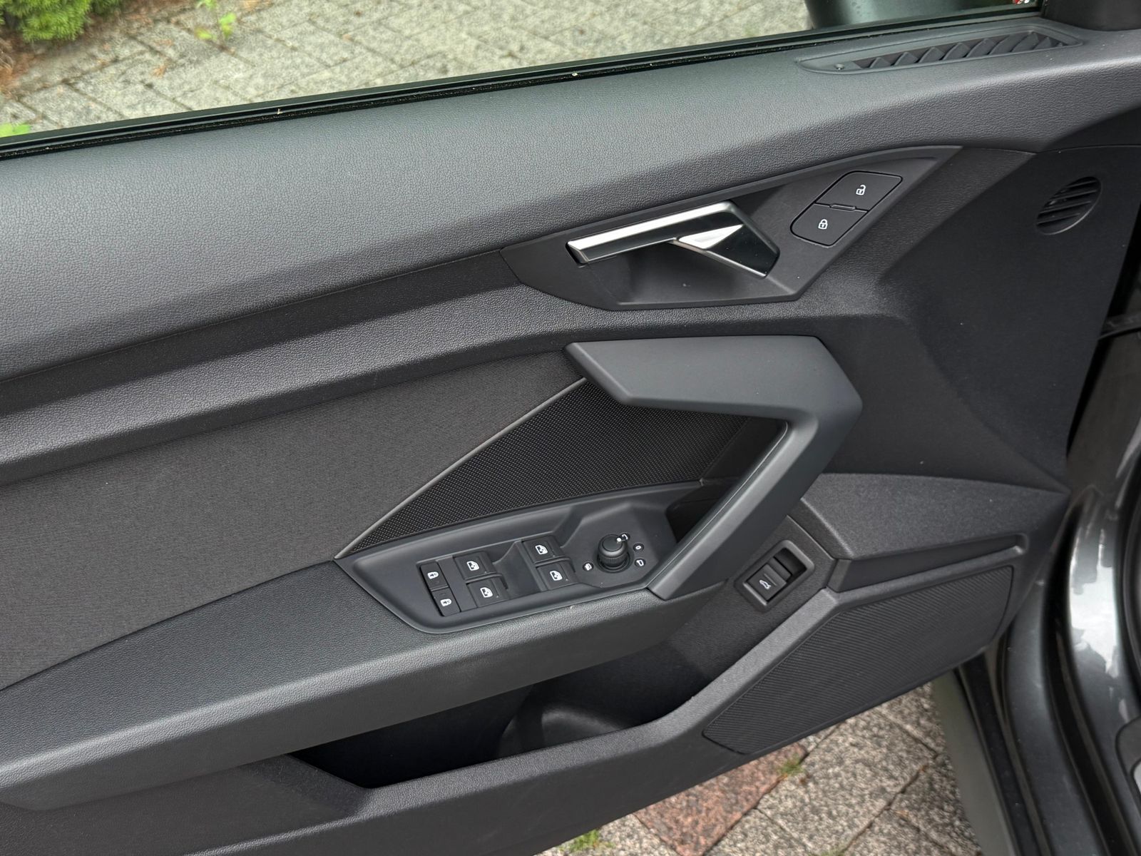 Fahrzeugabbildung Audi A3 35 TFSI S-tr. S-Line PANO+LED+ACC+SHZ+CARPLAY