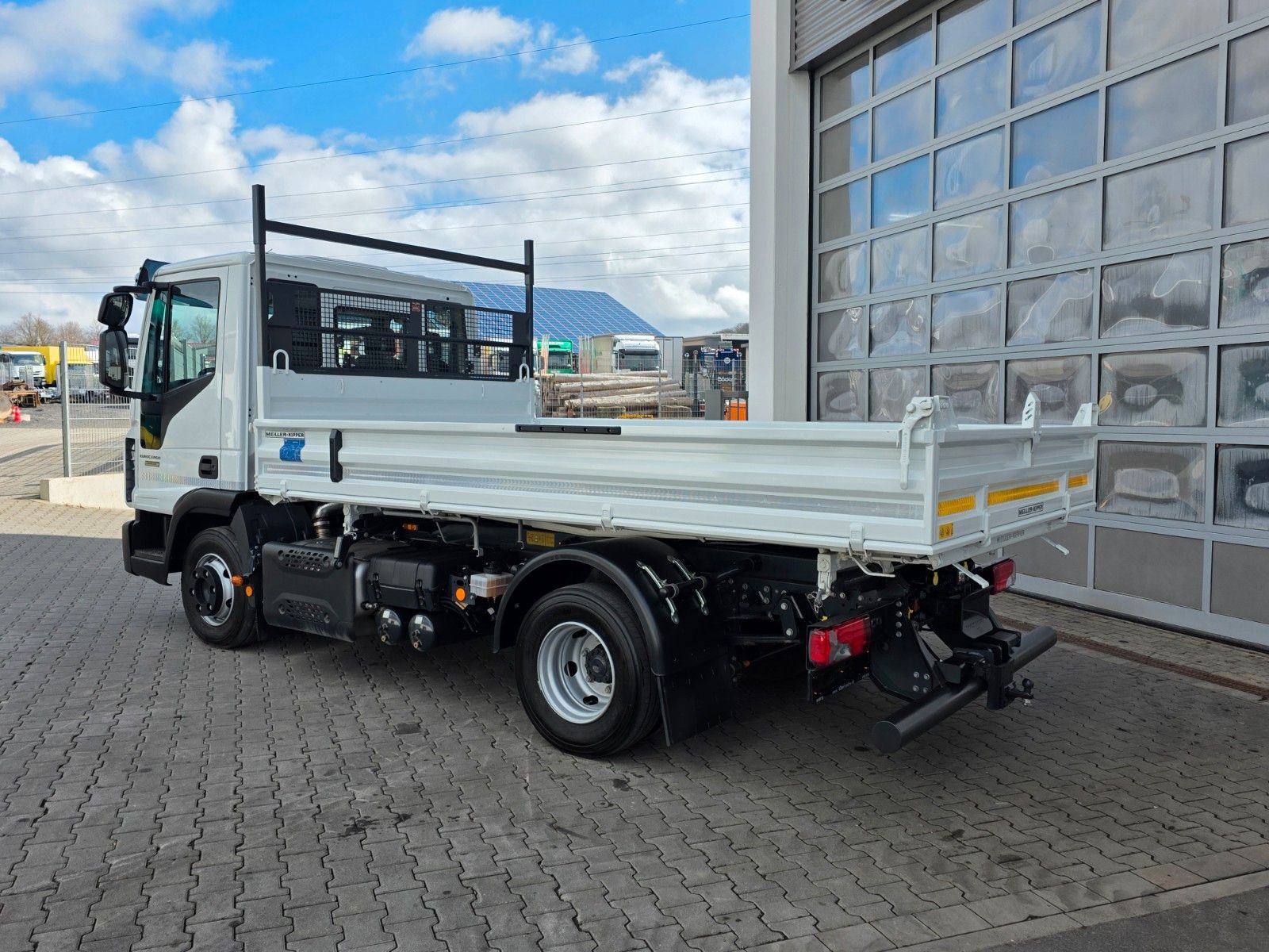 Fahrzeugabbildung Iveco Eurocargo ML80E22 Meiller 2x AHK 6 Zylinder