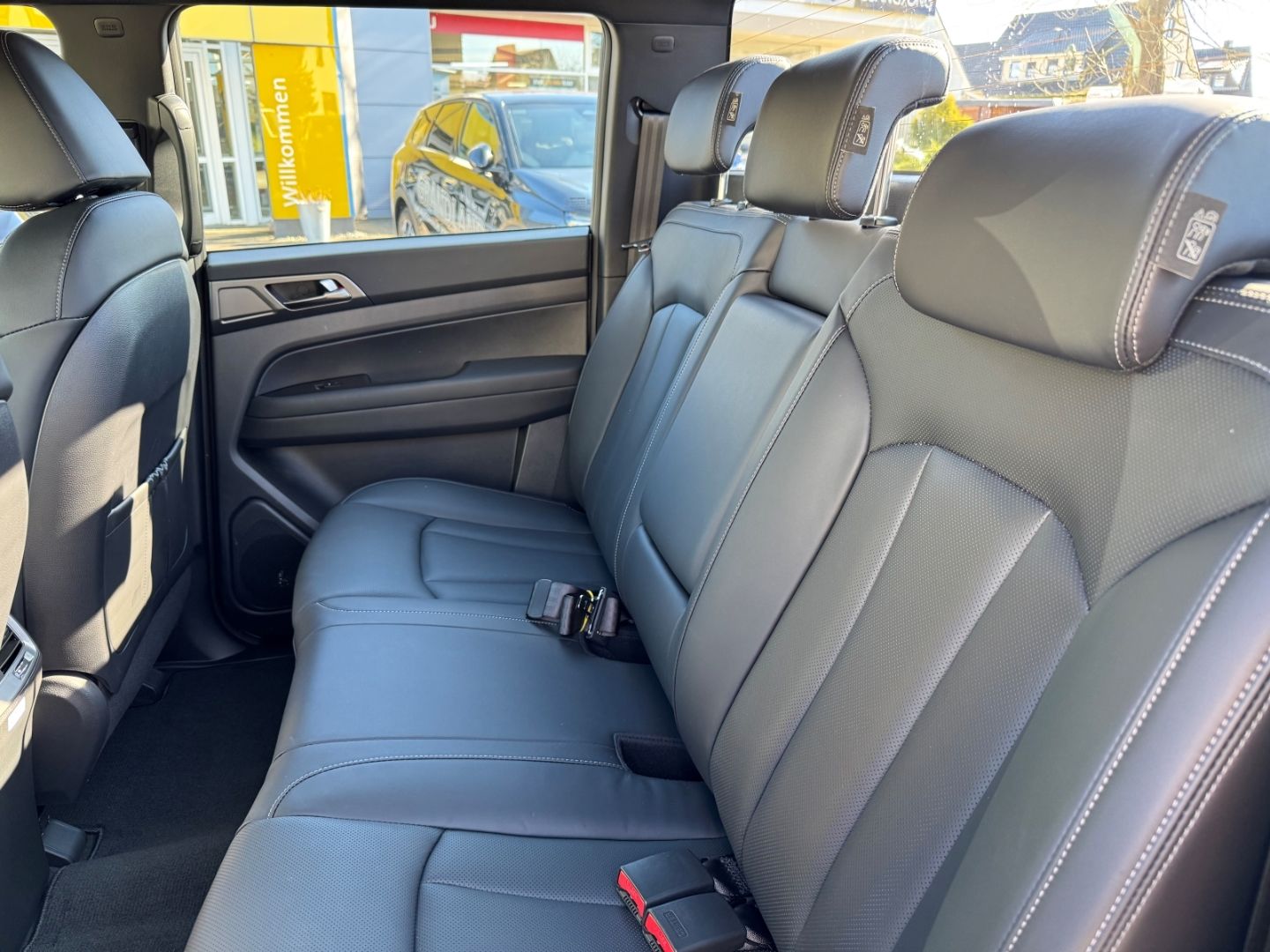 Fahrzeugabbildung KGM Musso Grand 2.0 Lux 4WD Ledersitzpaket +Kamera