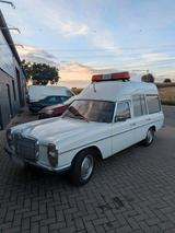Mercedes-Benz Krankenwagen /8W115 230.4 - Mercedes-Benz: W115