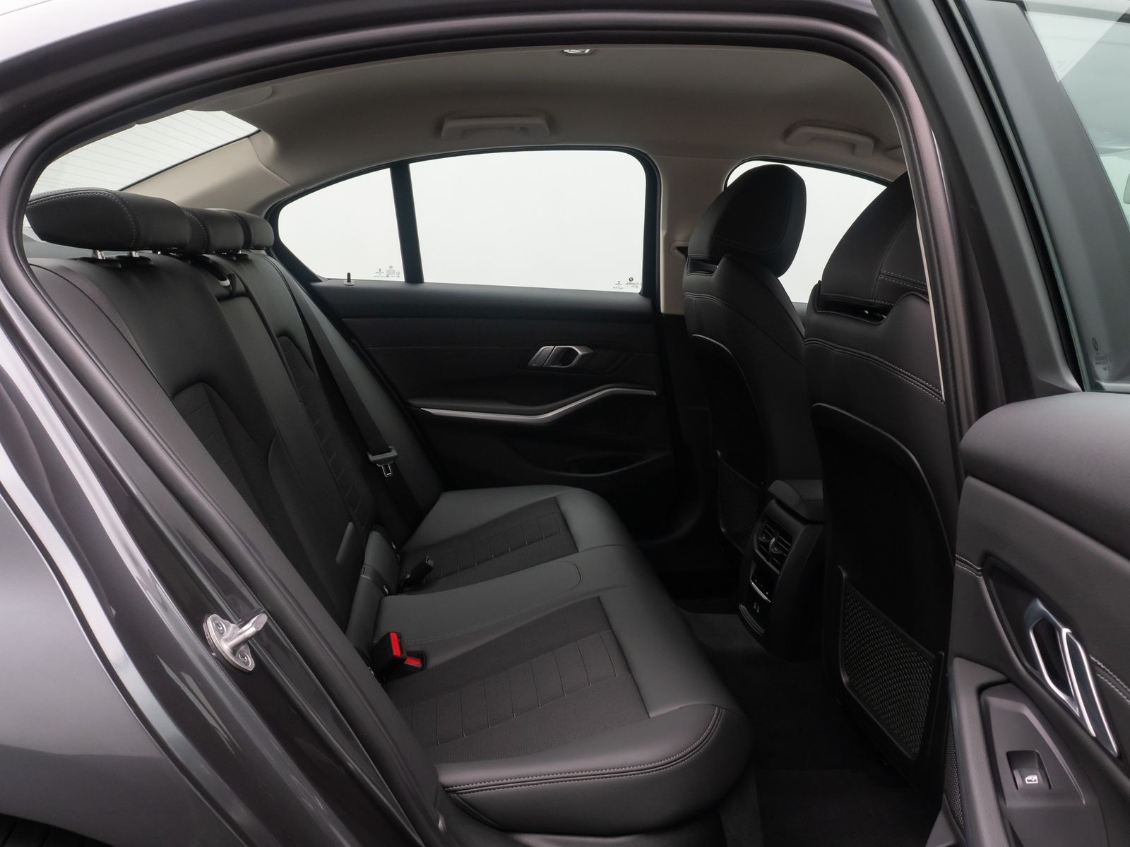 Fahrzeugabbildung BMW 330e 360°Laser HUD DAB HiFi Komfort Sport Leder