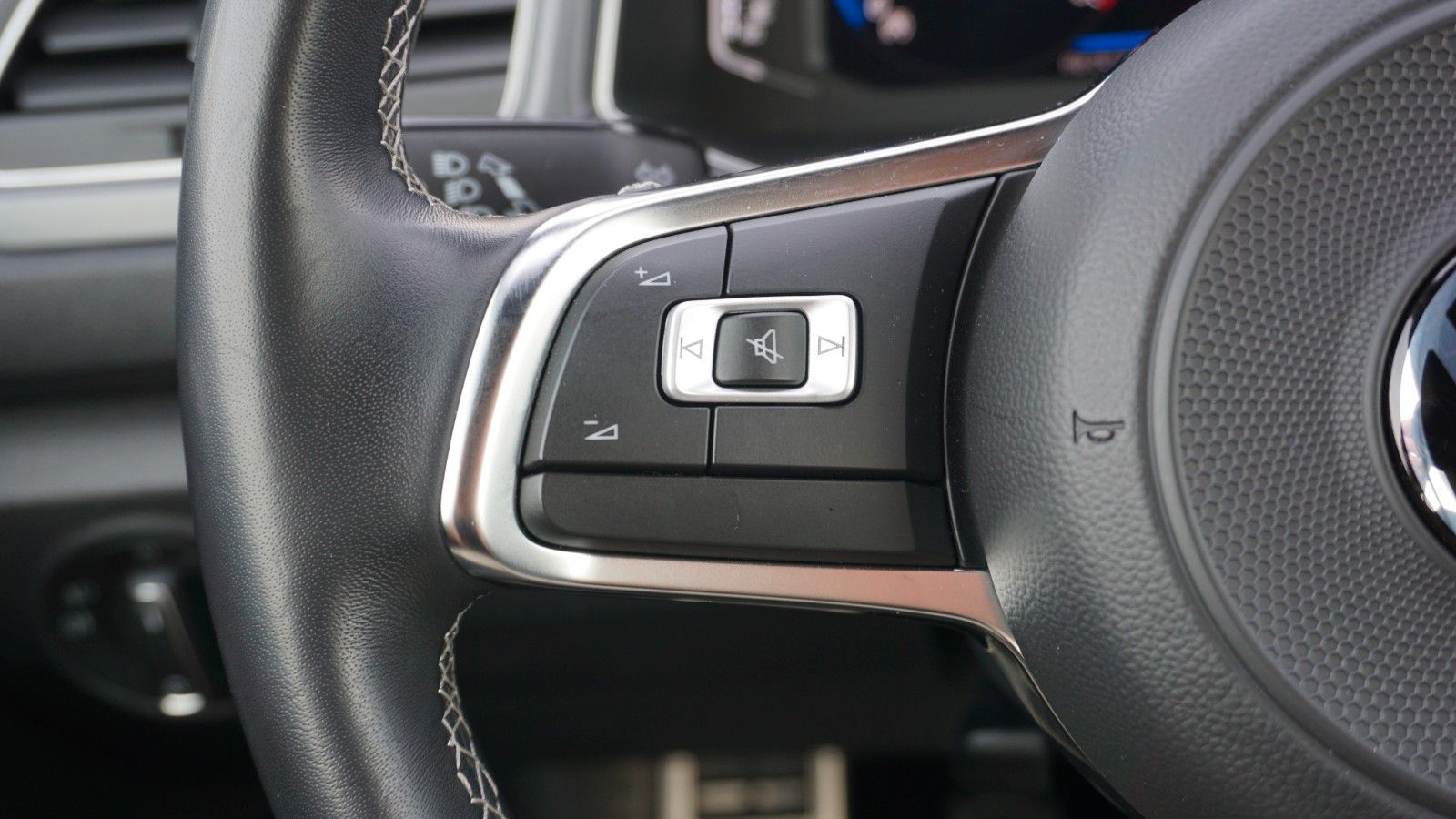 Fahrzeugabbildung Volkswagen T-Roc Cabriolet R-Line,Navi,DCC, DAB+,OPF, ALS,