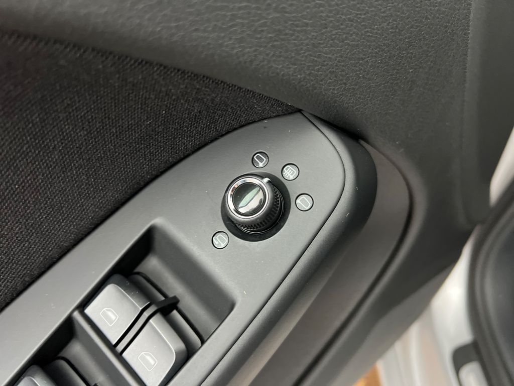 AUDI A4 2.0 TDI Avant / NUR 69.tKM / 1.HD / GARANTIE AUDI A4 2.0 TDI Avant / NUR 69.tKM / 1.HD / GARANTIE