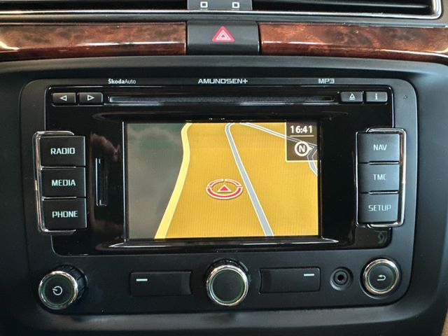 Skoda Superb Combi Elegance *1. Hand*Xenon*Klima*Navi*