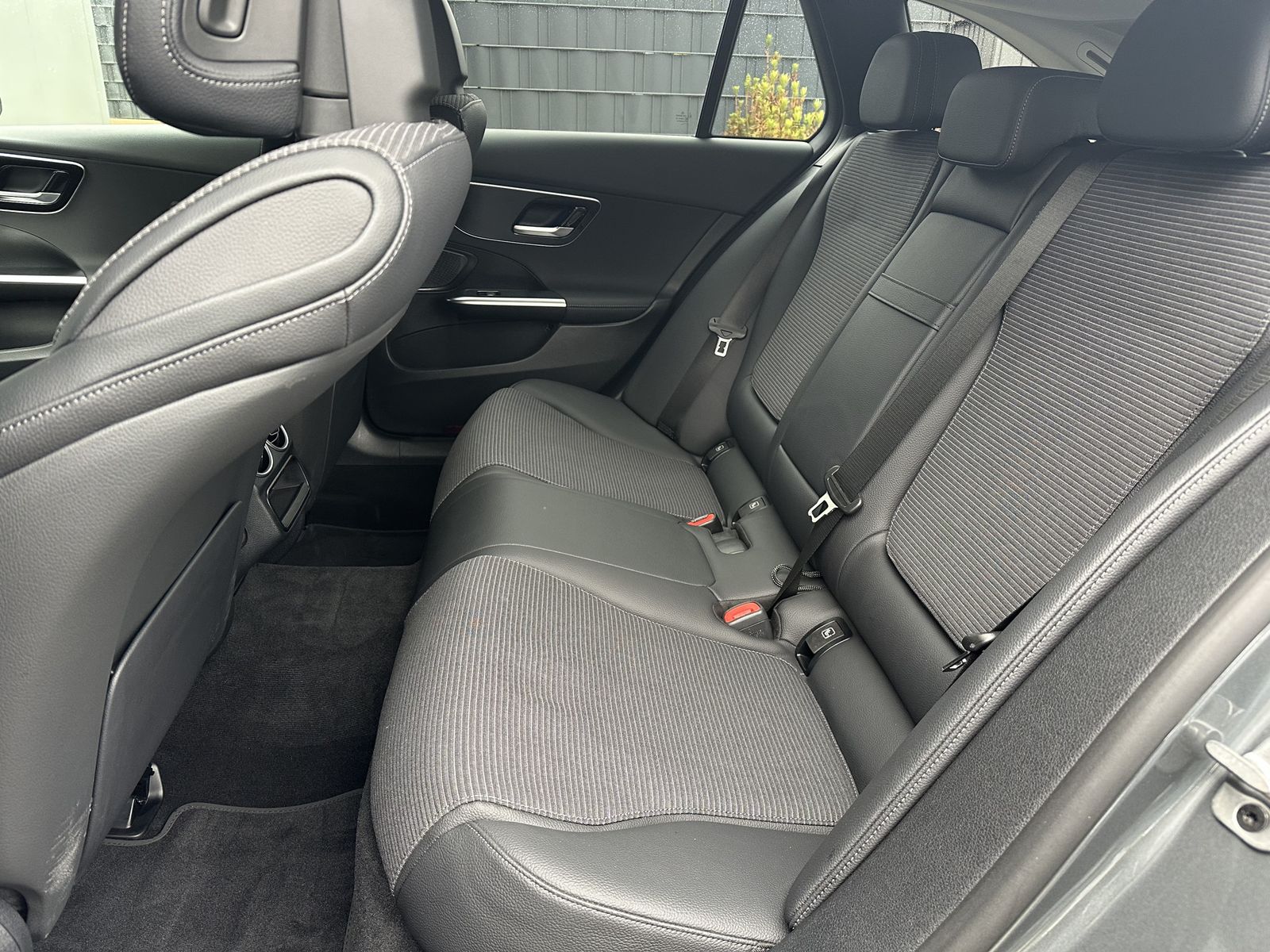 Fahrzeugabbildung Mercedes-Benz C 220d T Avantgarde NAV+LED+AHK+PARK-PAKET+17ZO