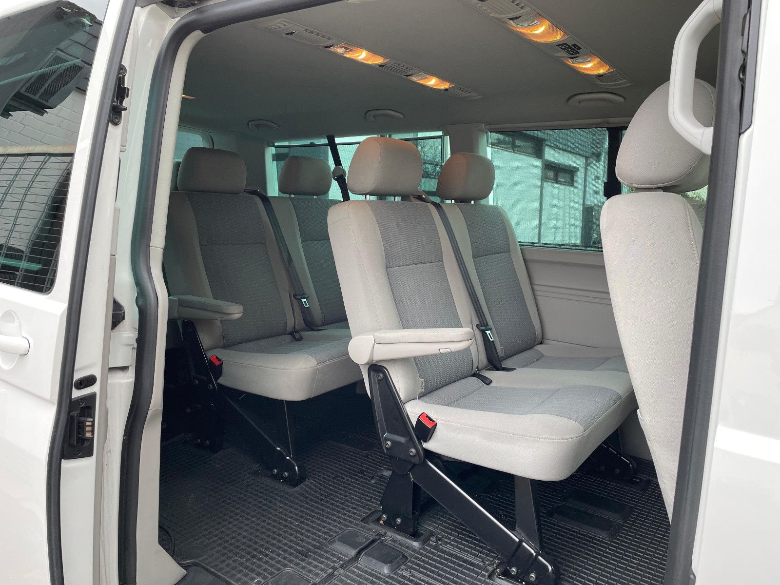 Fahrzeugabbildung Volkswagen T6 Caravelle Comfortline lang 9Sitze Automatik