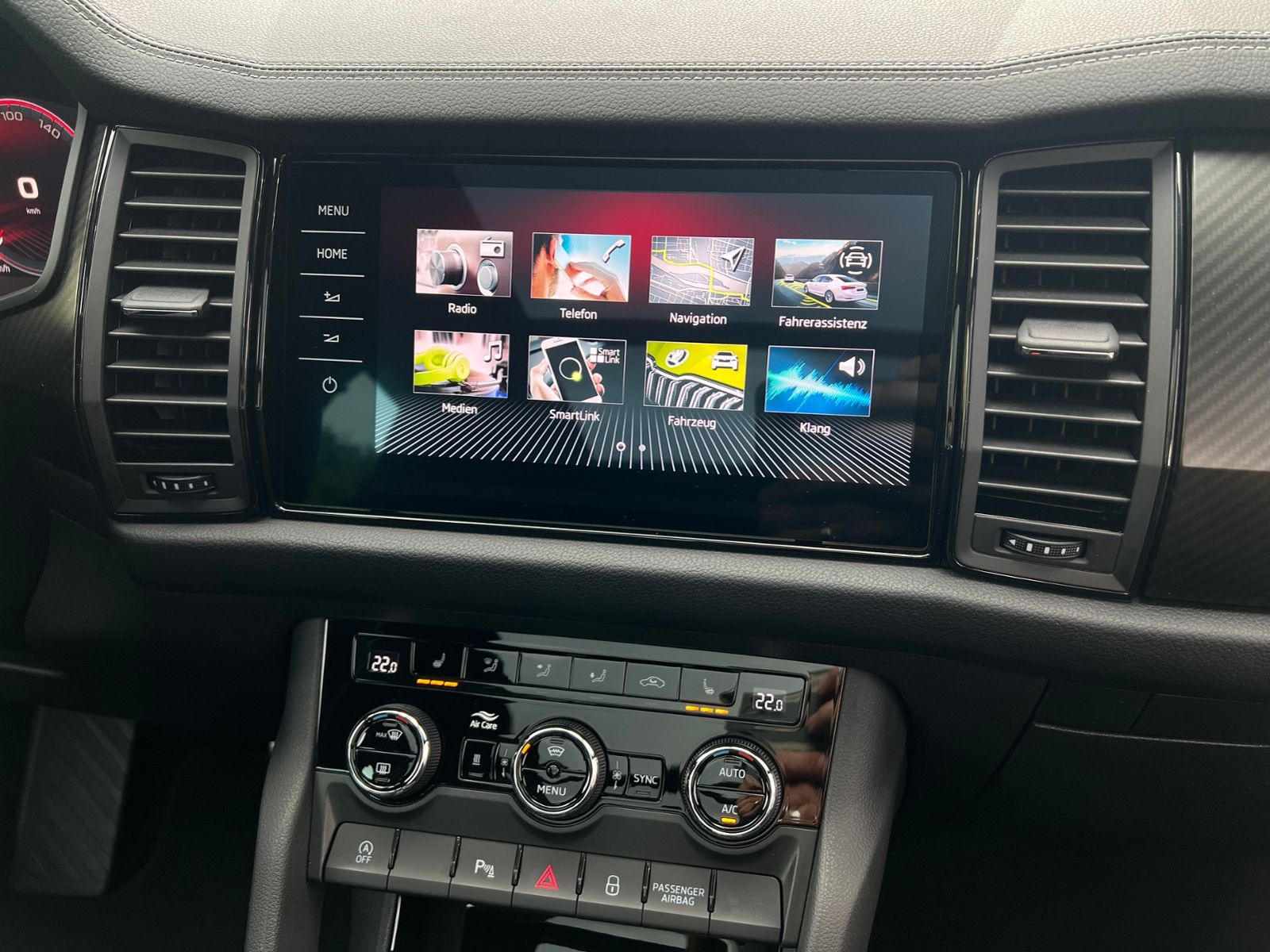 Fahrzeugabbildung SKODA Kodiaq Sportline 2.0 TDI DSG 4x4 *AHK,Pano,Stand