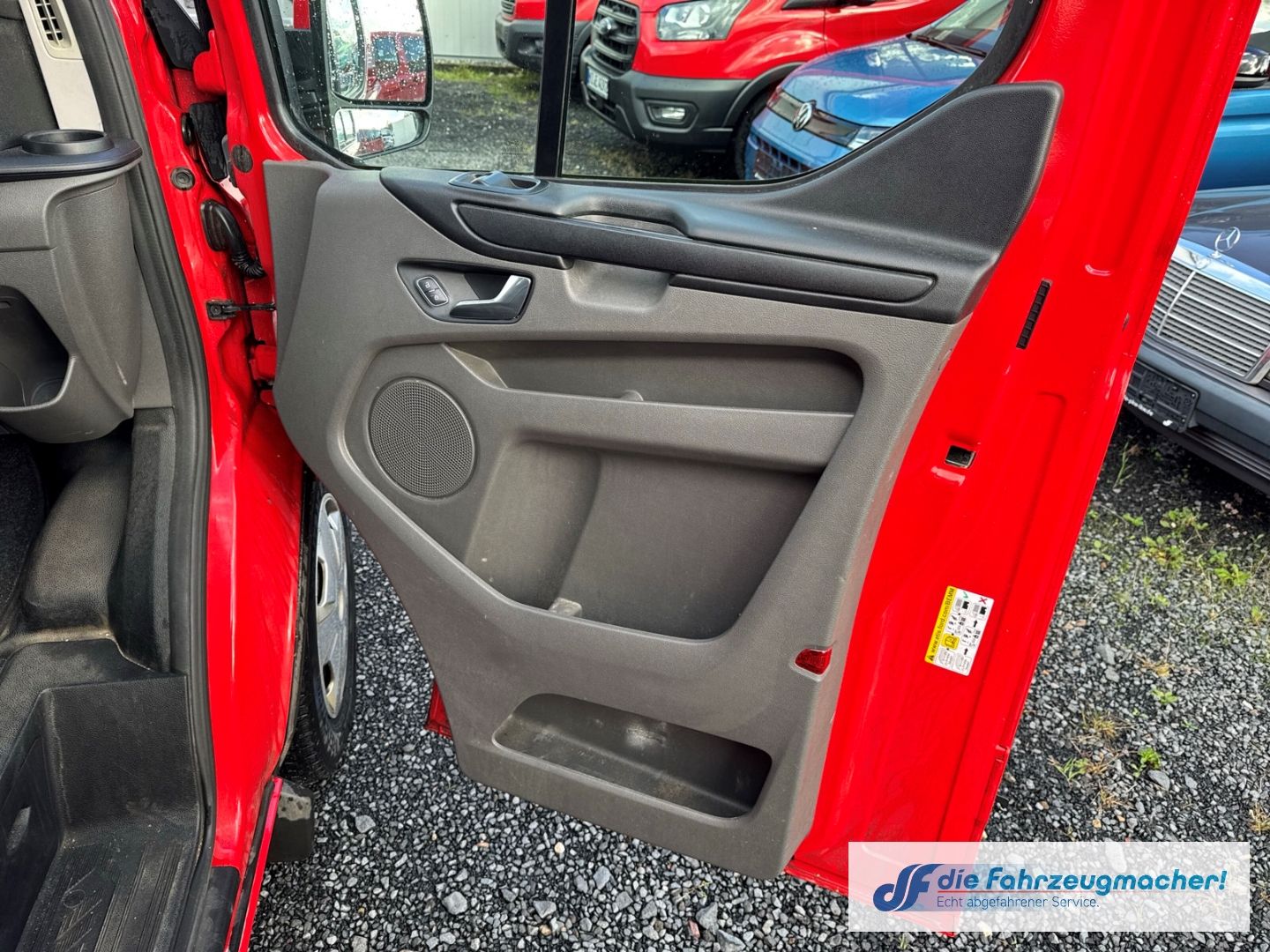 Fahrzeugabbildung Ford Transit Custom Tourneo 320 L1 Trend *EXPORT *26