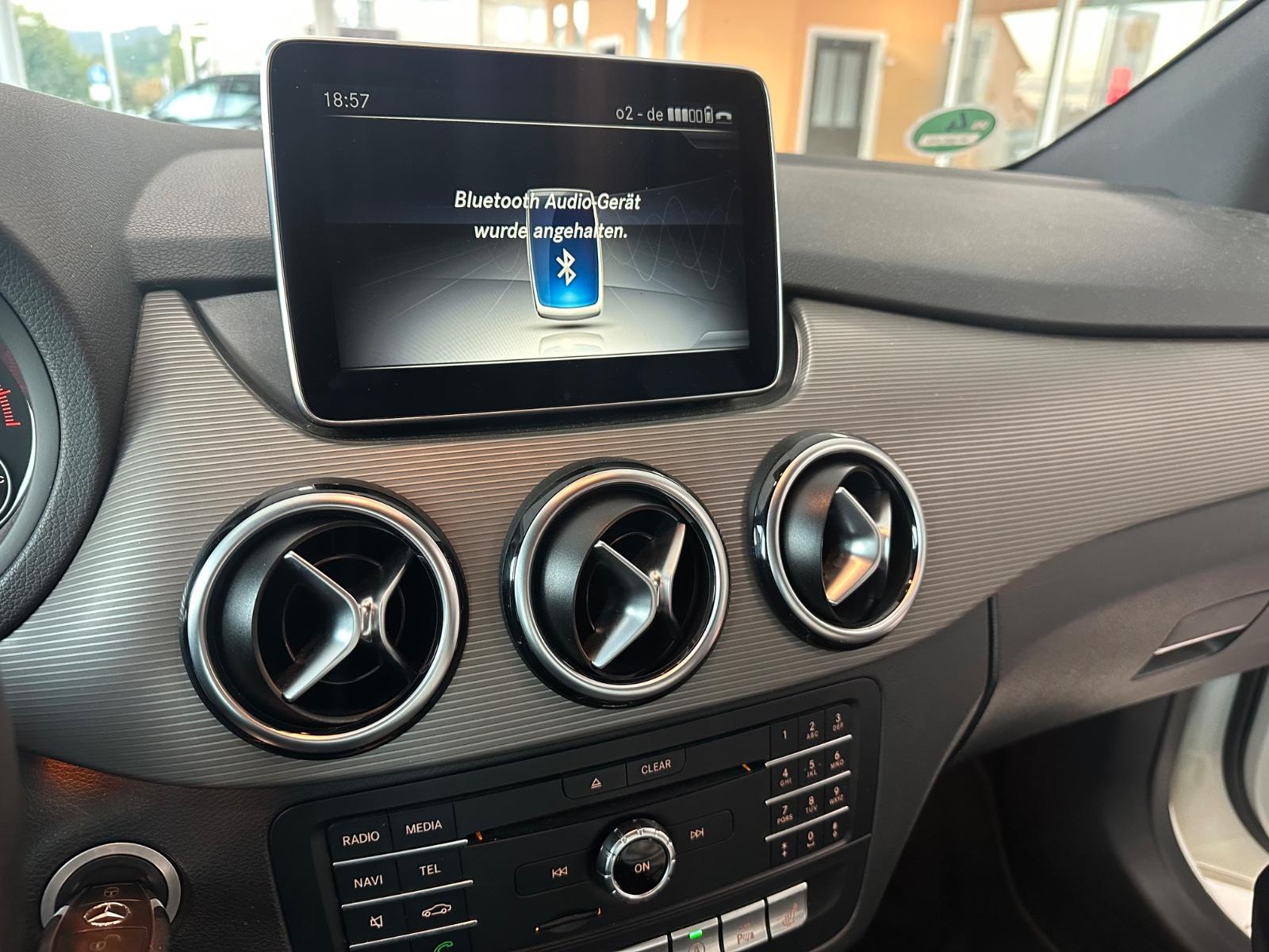 Mercedes-Benz B 180 Xenon Scheckheft Rückfahrkamera Style