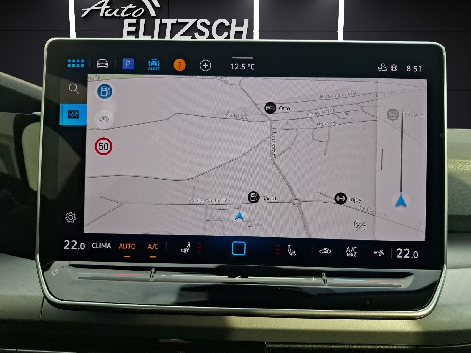 Fahrzeugabbildung Volkswagen Golf VIII Variant TSI Life STH LED Navi ACC HUD