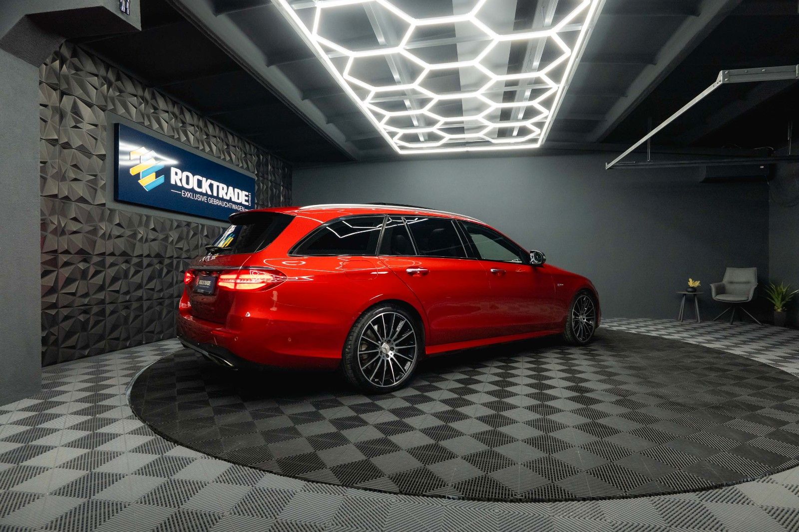 Fahrzeugabbildung Mercedes-Benz E 43 AMG 4Matic Night-Paket *Airmatic*ACC*Pano*