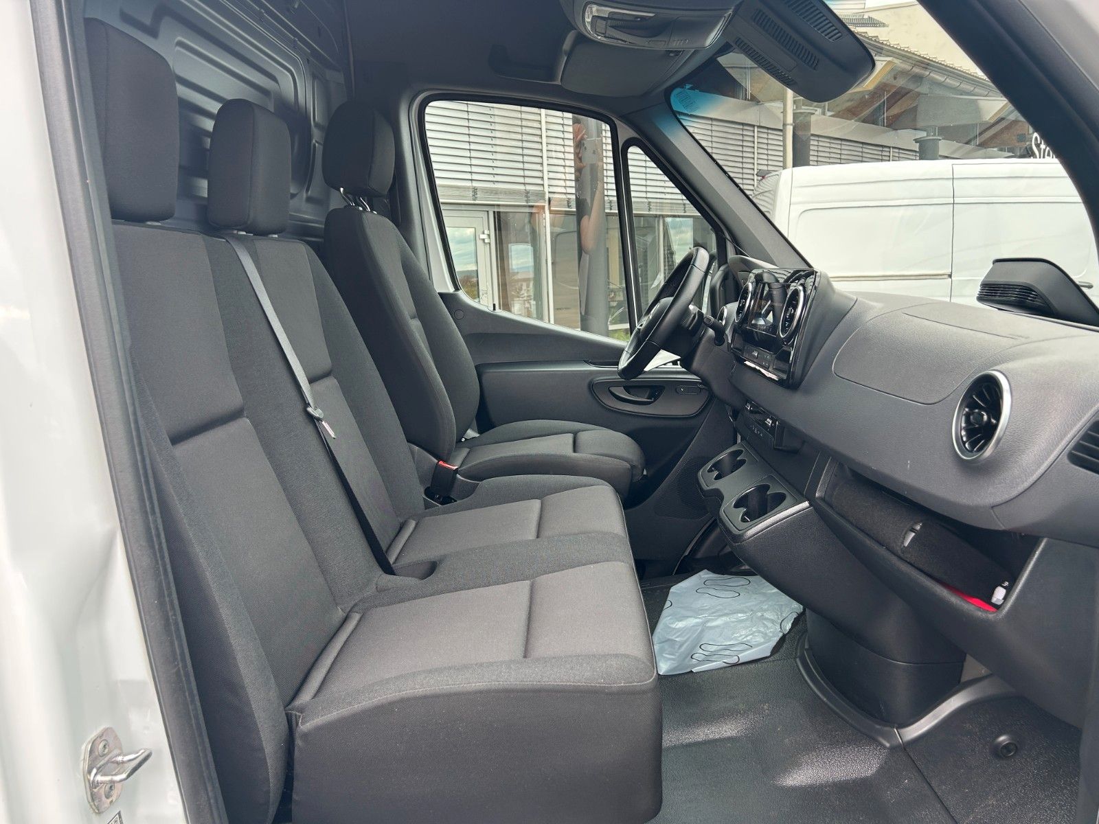 Fahrzeugabbildung Mercedes-Benz Sprinter 317 CDI 9G 4325 Klima Kamera AHK3,5to