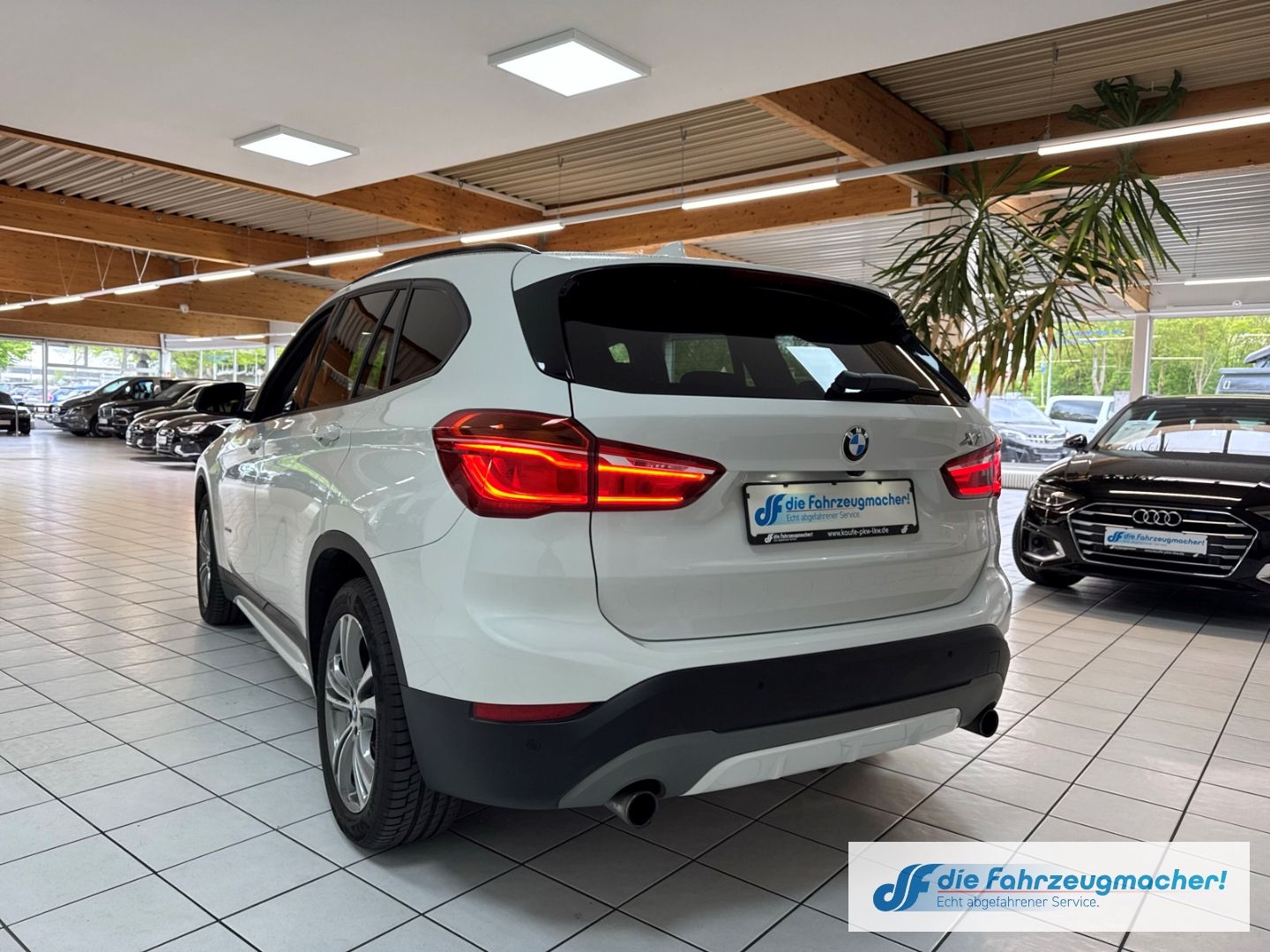 Fahrzeugabbildung BMW X1 xDrive 20 i Sport Line HUD AD Navi Memory Sit