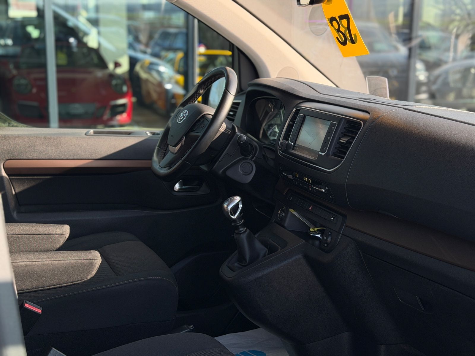 Proace Verso L1 Family 2.0 D-4D 8 Sitzer Navi