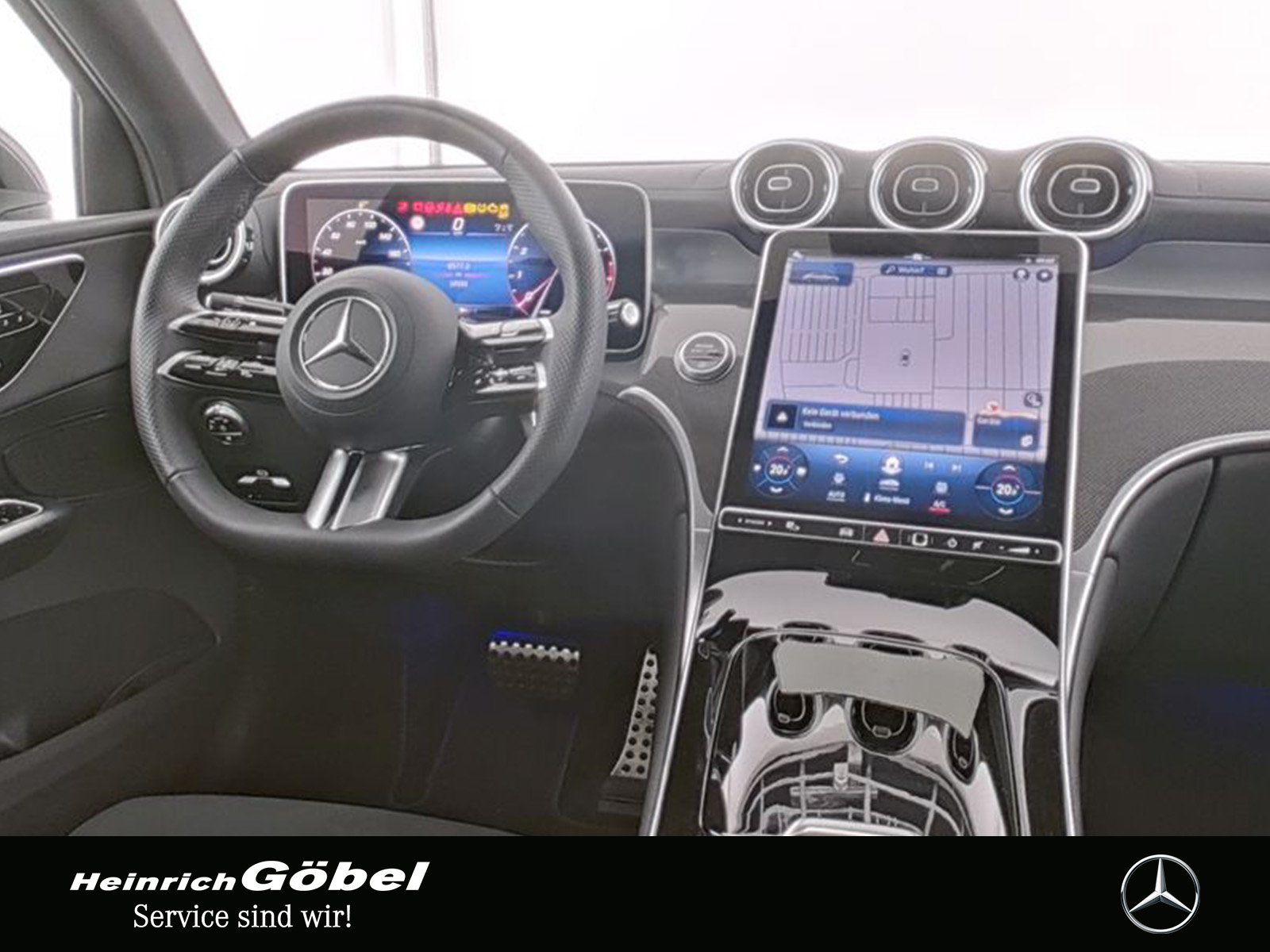 Fahrzeugabbildung Mercedes-Benz GLC 300 4M AMG+PANO+AHK+MEMORY+LED+TOTWINKEL