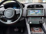 Jaguar F-Pace 20d AWD Prestige Automatik Prestige - weiße Jaguar F-Pace