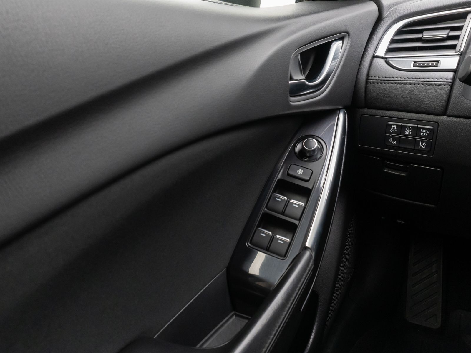 Fahrzeugabbildung Mazda 6 Kombi Sports-Line HUD BOSE Kamera AHK 8fach