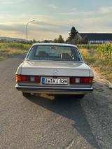 Mercedes-Benz 240 D - Mercedes-Benz 240 mit Diesel-Antrieb