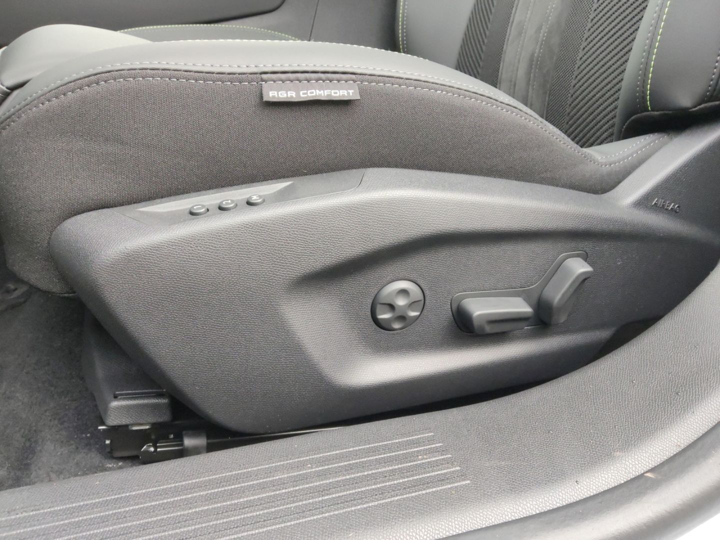 Peugeot 408 - Bild 23