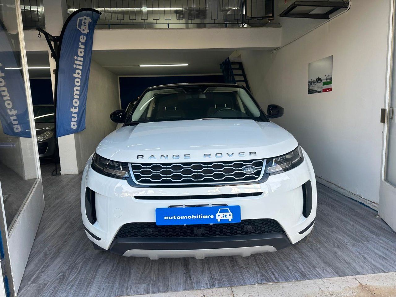 Land Rover Range Rover Evoque 2.0d i4 mhev R-Dyn imagem 2