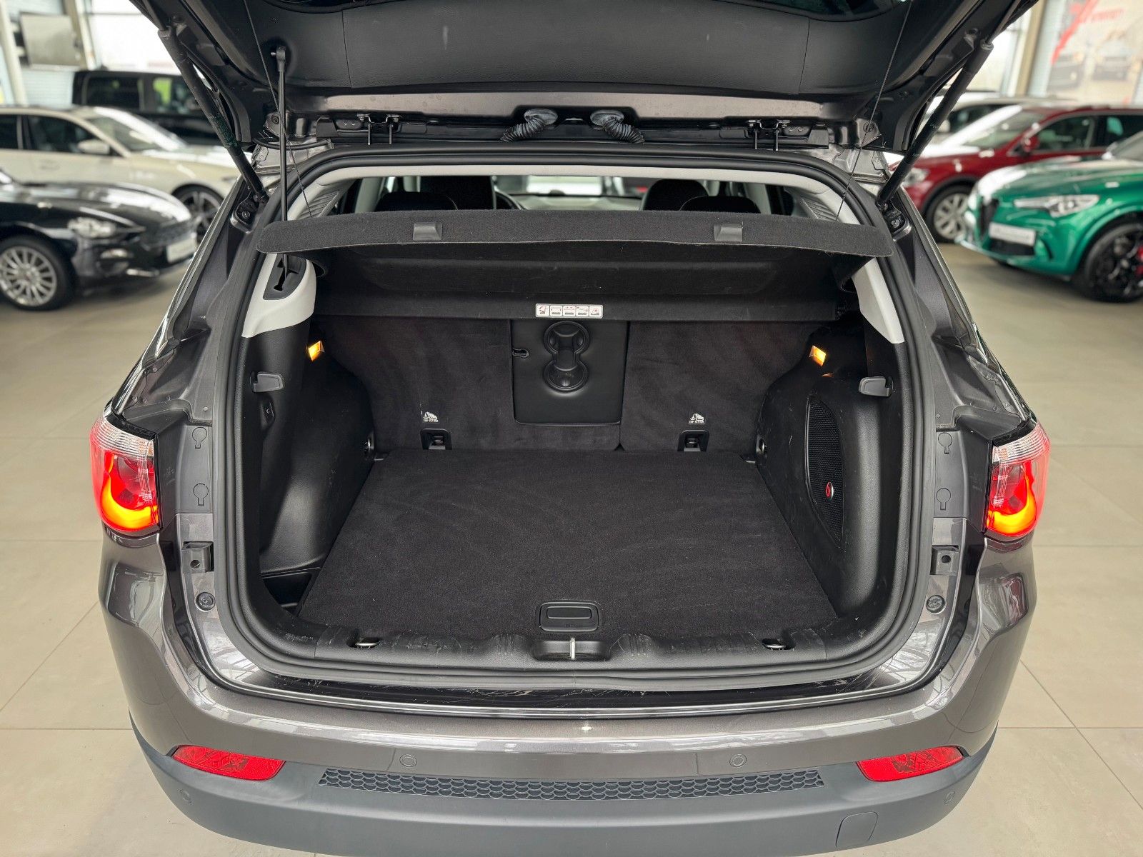 Fahrzeugabbildung Jeep Compass 1.4T Limited 4WD "Premium- + Sicht-Paket