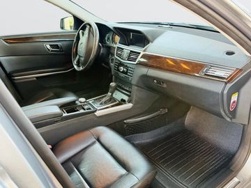 Mercedes E 220 - 8
