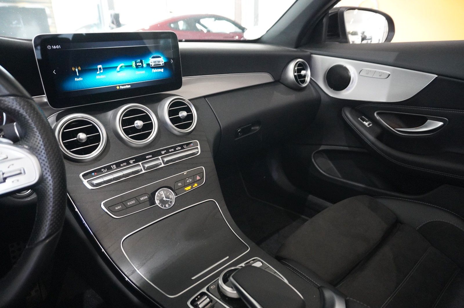 Fahrzeugabbildung Mercedes-Benz C 200 CABRIO 9G AMG LINE NAVI/LED/KAMERA/SPORT